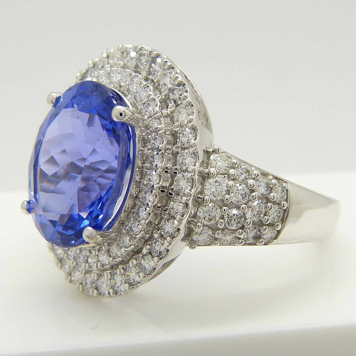 Stunning, excellent quality AAA tanzanite and diamond cluster ring in 18ct white gold, boxed. - Image 3 of 5