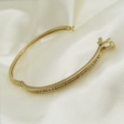 1.00 carat diamond hinged bangle in 9ct yellow gold, pre-owned and boxed.