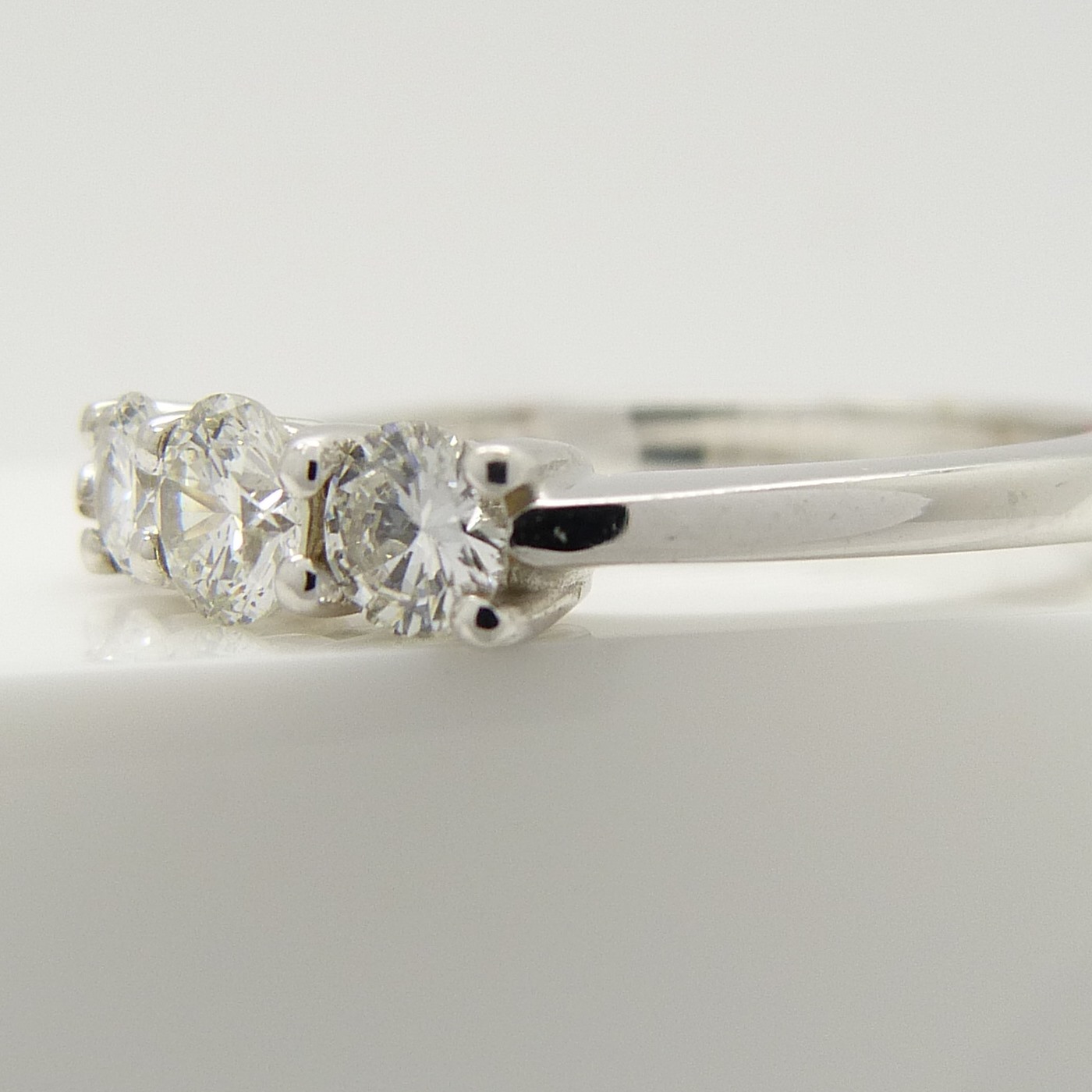 Graduated 0.51 carat diamond trilogy ring, 18ct white gold. - Image 3 of 5