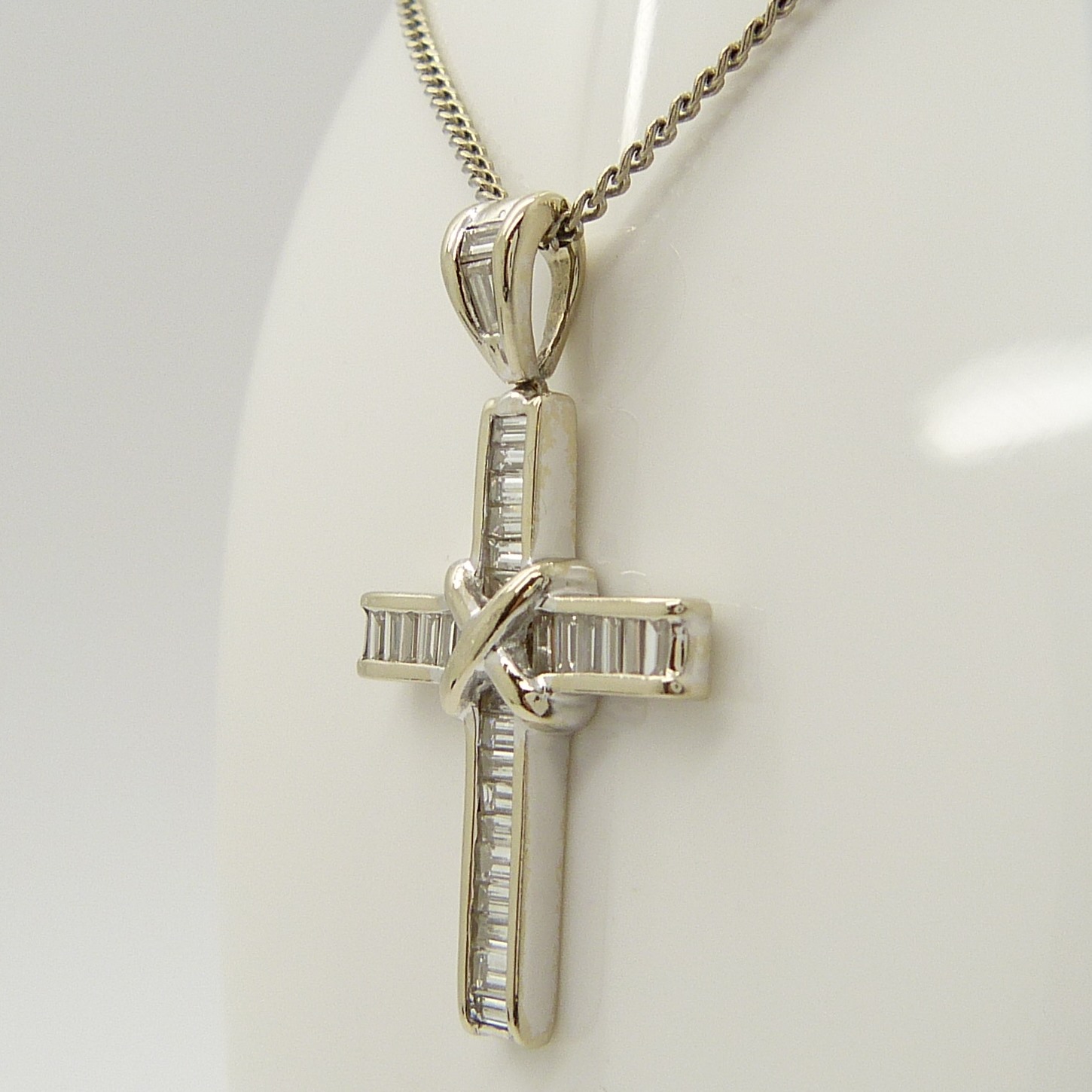 1.00 carat classic-style Mappin & Webb diamond cross and chain, boxed. - Image 3 of 6