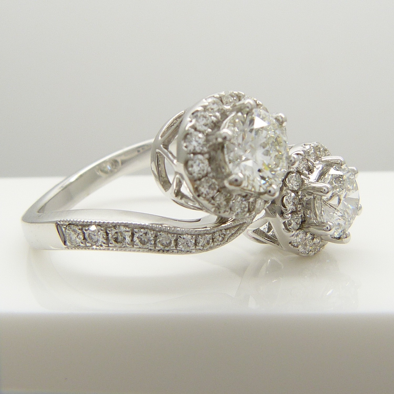 18ct white gold diamond crossover cluster ring. Diamonds 1.27 carats. - Image 3 of 6