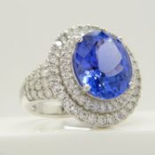 Stunning, excellent quality AAA tanzanite and diamond cluster ring in 18ct white gold, boxed.