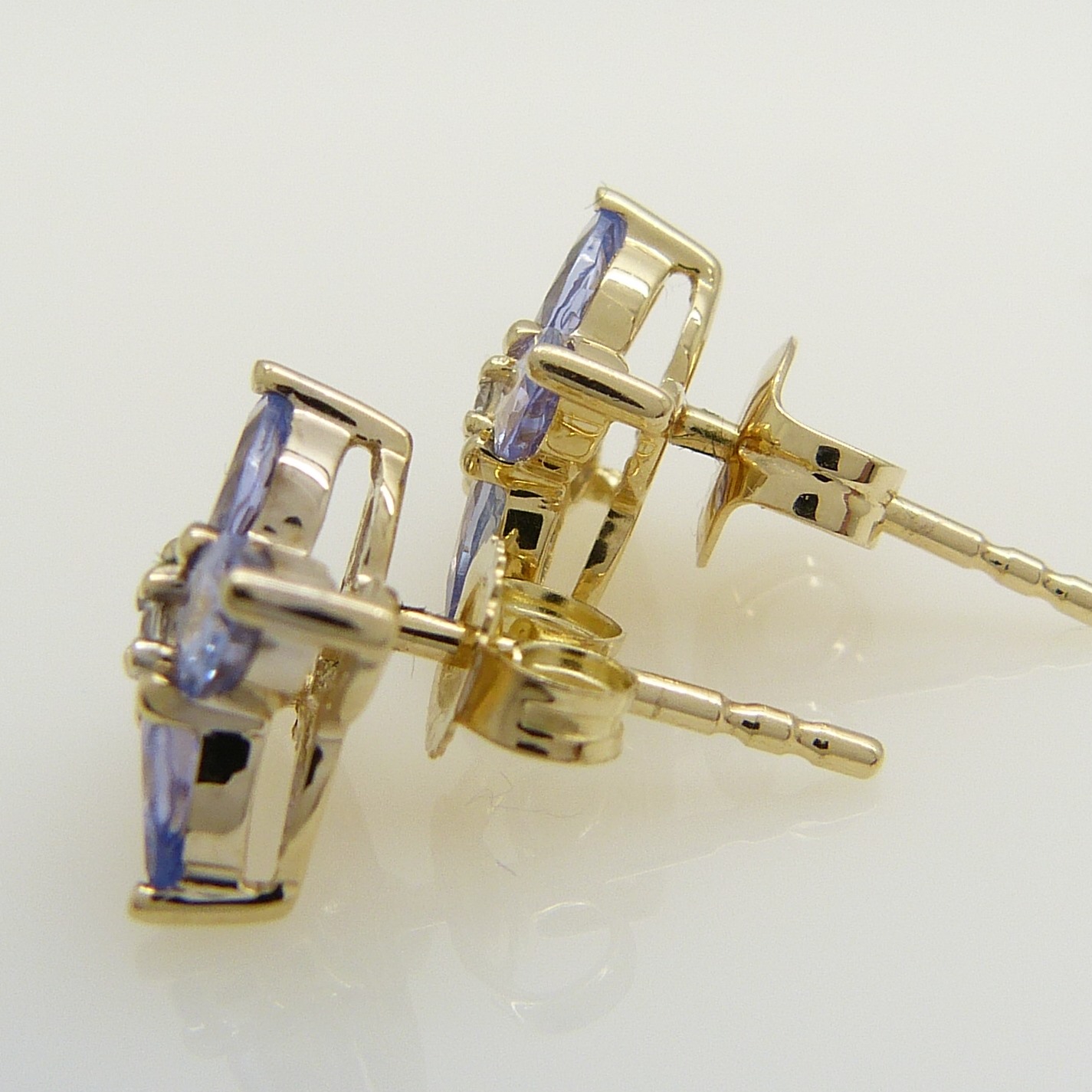 9ct yellow gold tanzanite and diamond stud earrings, boxed. - Image 3 of 5