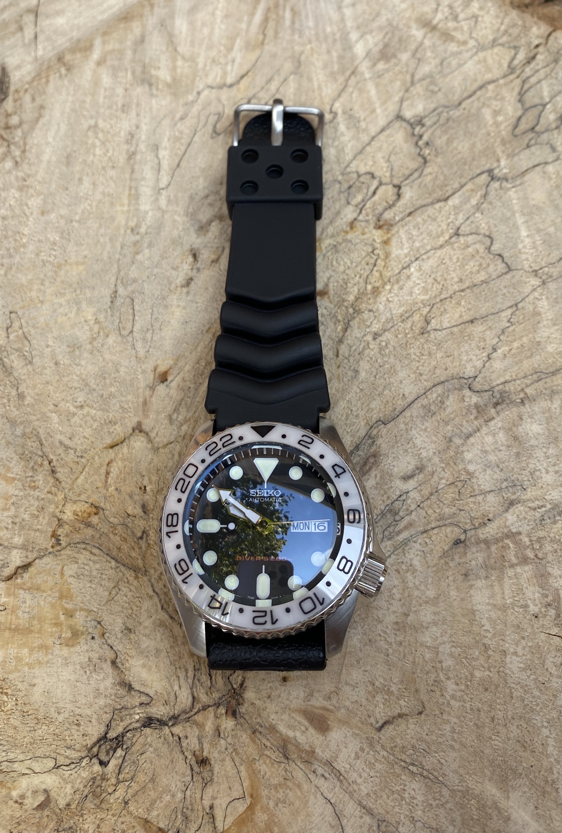 NEW Seiko SKX009 Automatic (Ltd ÒGHOSTÓ Edition) 12 Month Guarantee - Image 9 of 11