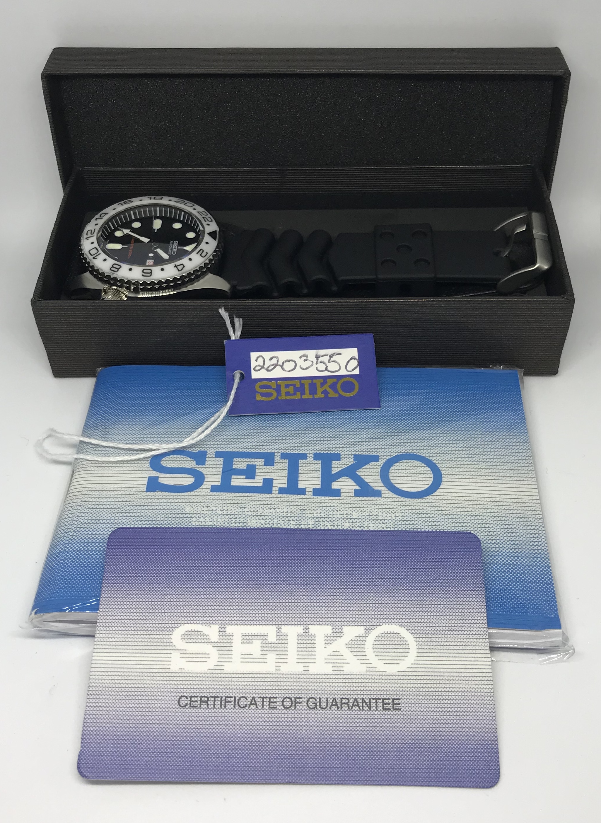 NEW Seiko SKX009 Automatic (Ltd ÒGHOSTÓ Edition) 12 Month Guarantee - Image 10 of 11