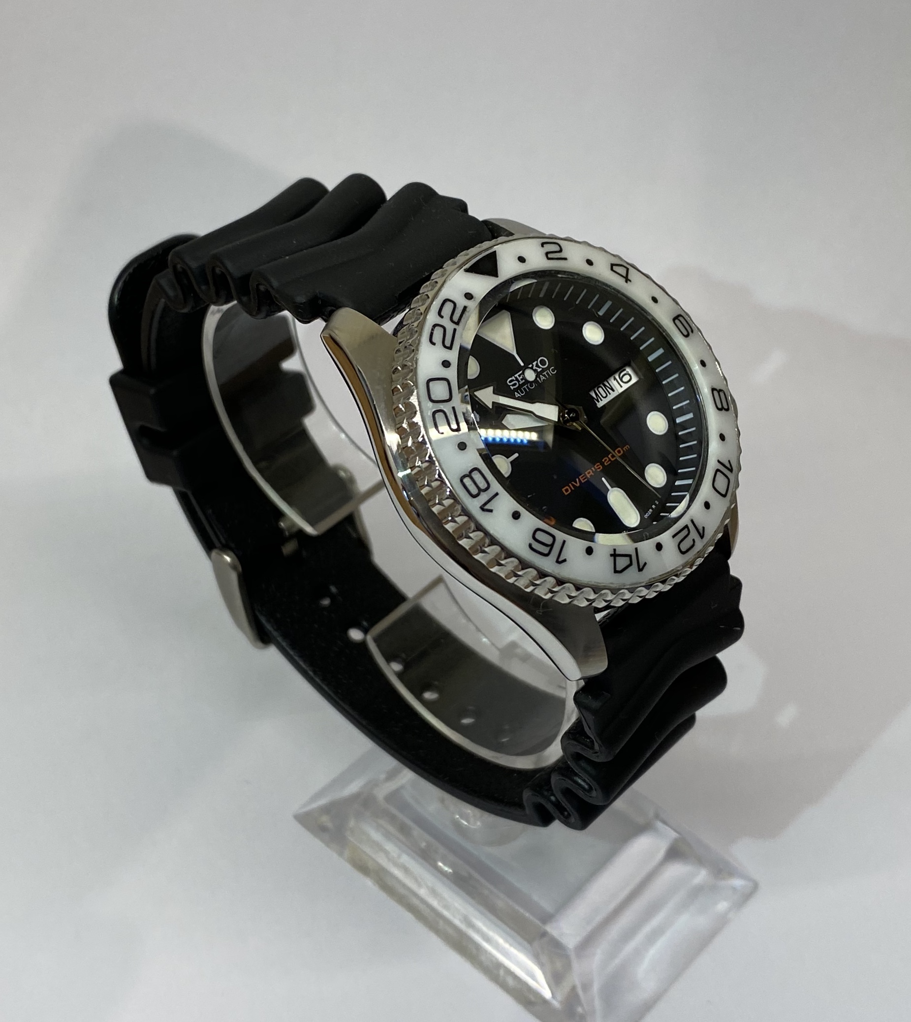 NEW Seiko SKX009 Automatic (Ltd ÒGHOSTÓ Edition) 12 Month Guarantee - Image 3 of 11