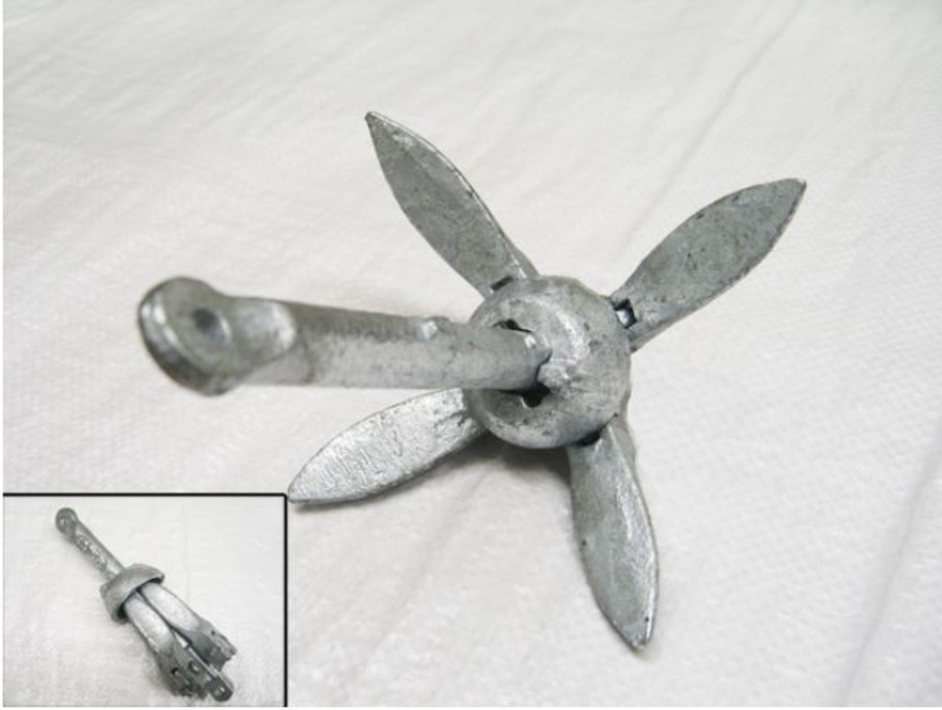 2 x 0.7 kg galvanised folding anchor (anf0.7)