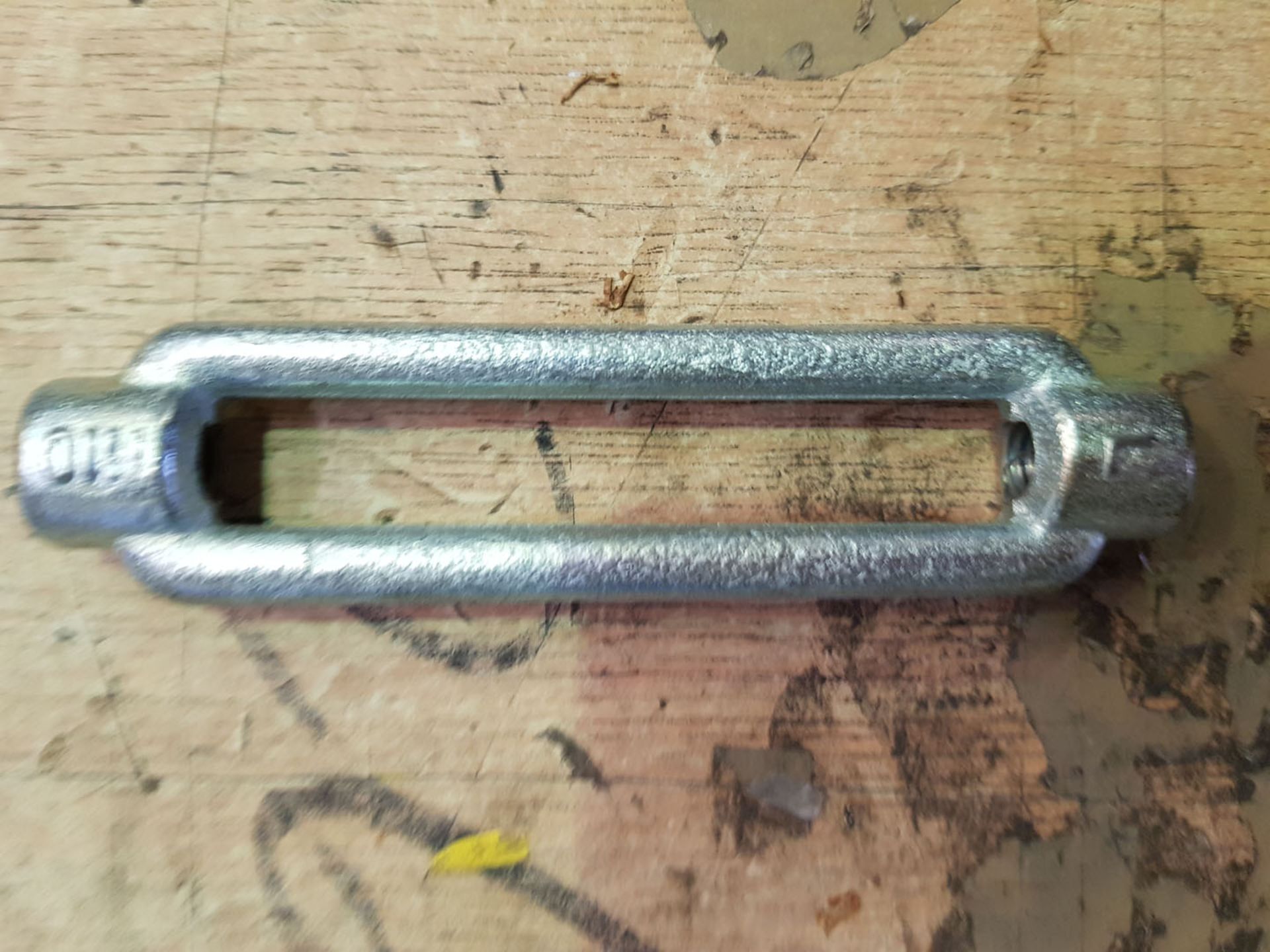 100 x 10mm galvanised turnbuckle bodies only.tapped left & right (forb10)