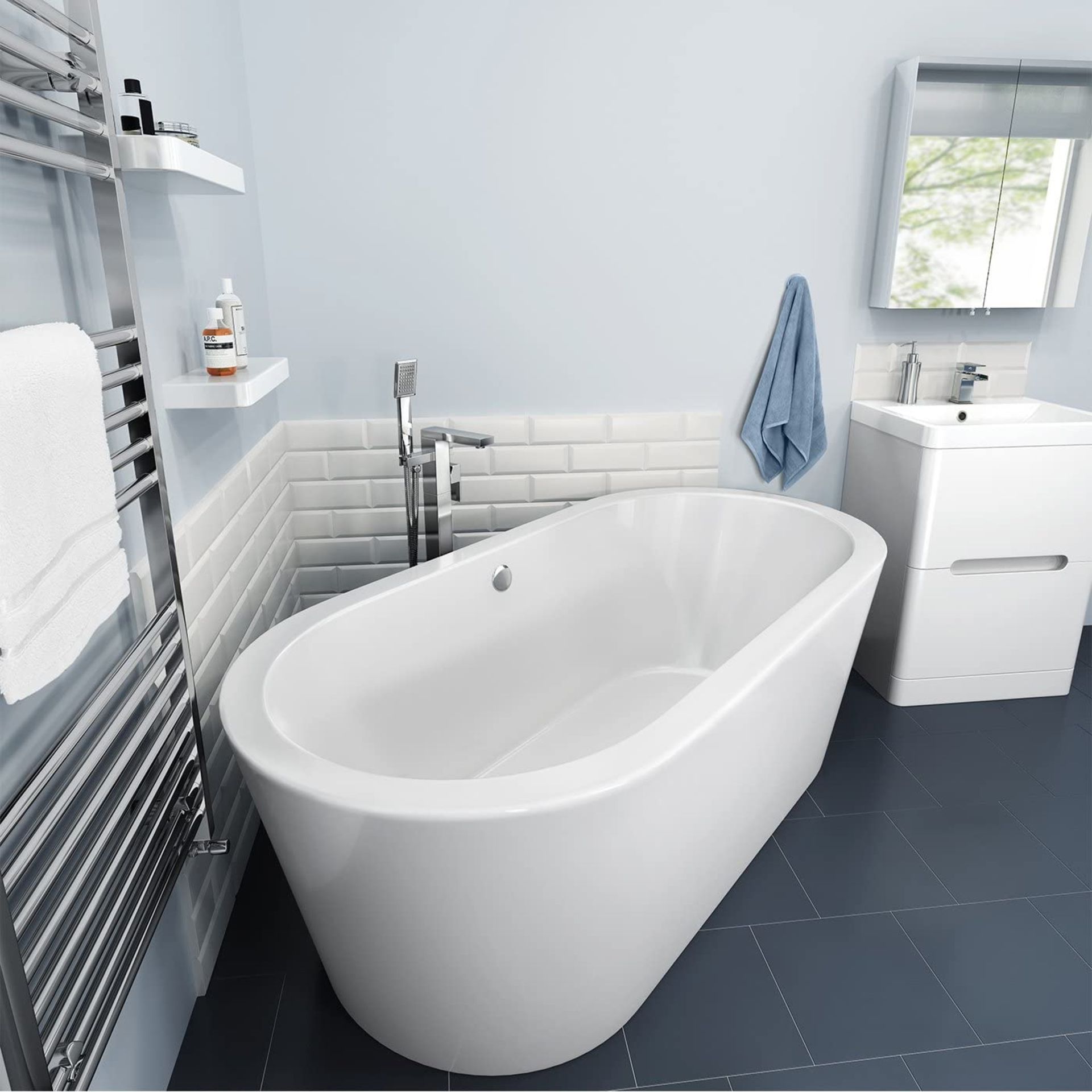 New 1700X800mm Maddie Freestanding Bath. Br253.Rrp £2,879 Visually Simplistic To Suit Any Bat... - Image 2 of 3