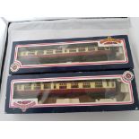 Bachmann 63' Bullied Corridor Train Carriages x2