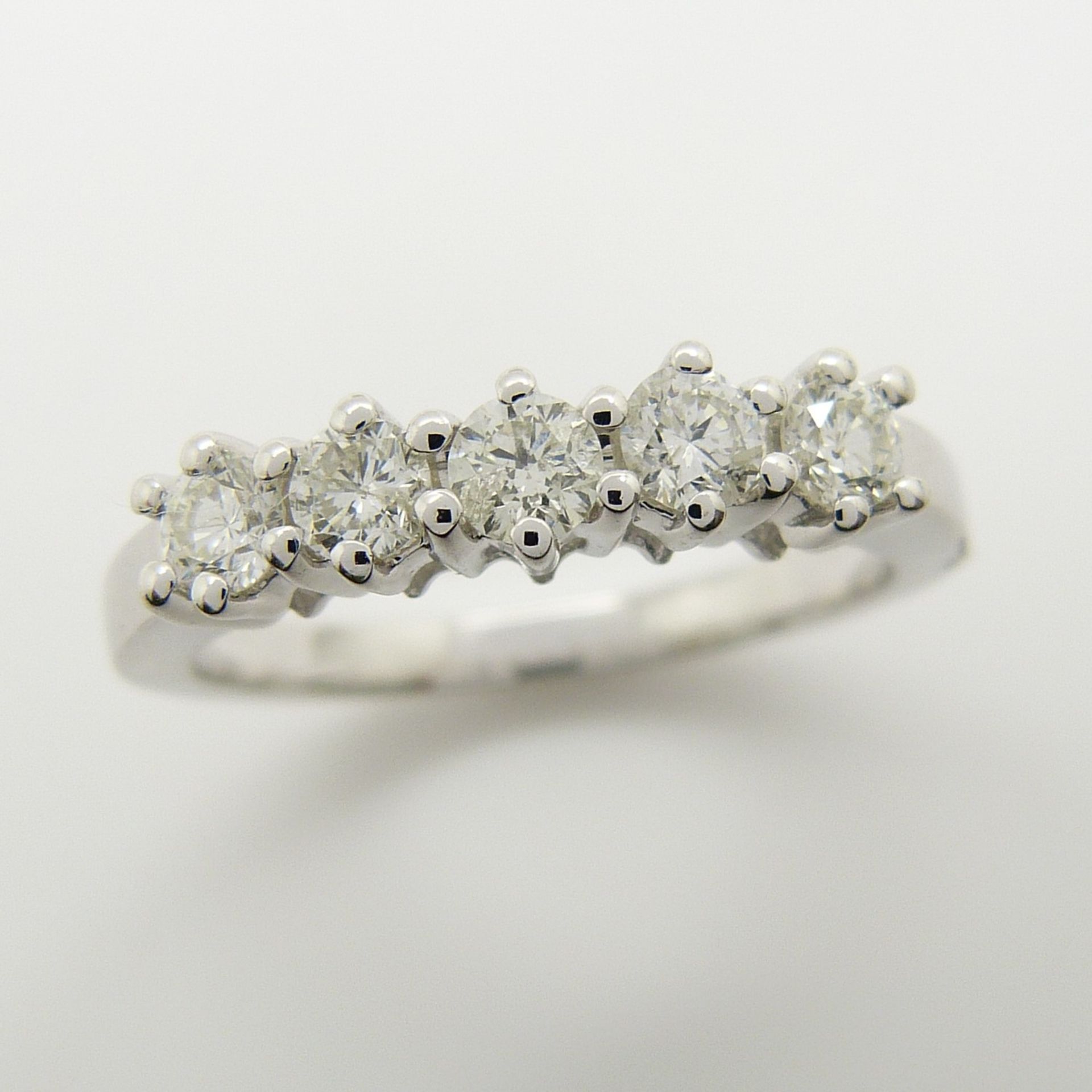 An 18ct white gold 0.50 carat 5-stone diamond ring