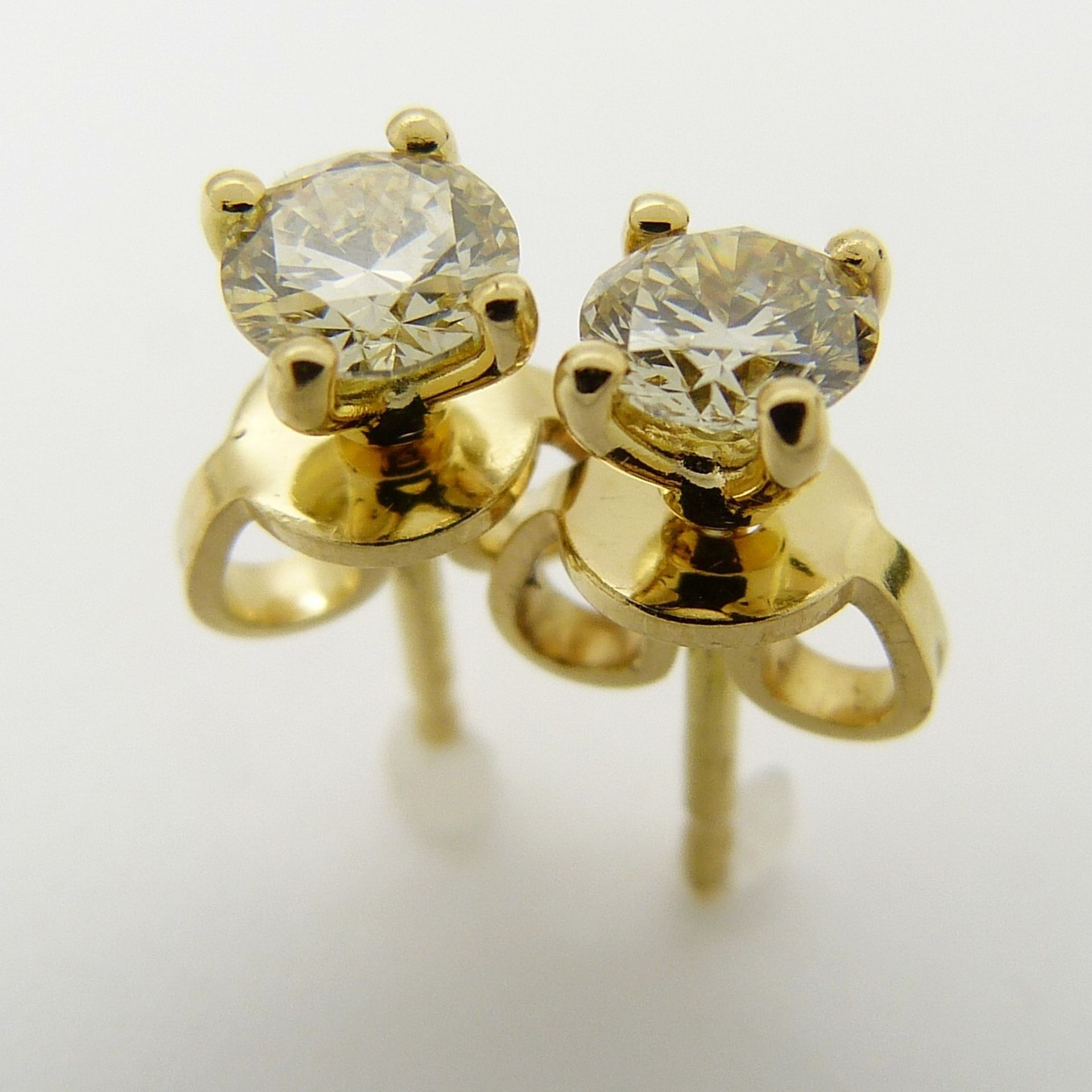0.51 carat diamond ear studs in 18ct yellow gold, boxed - Image 4 of 6