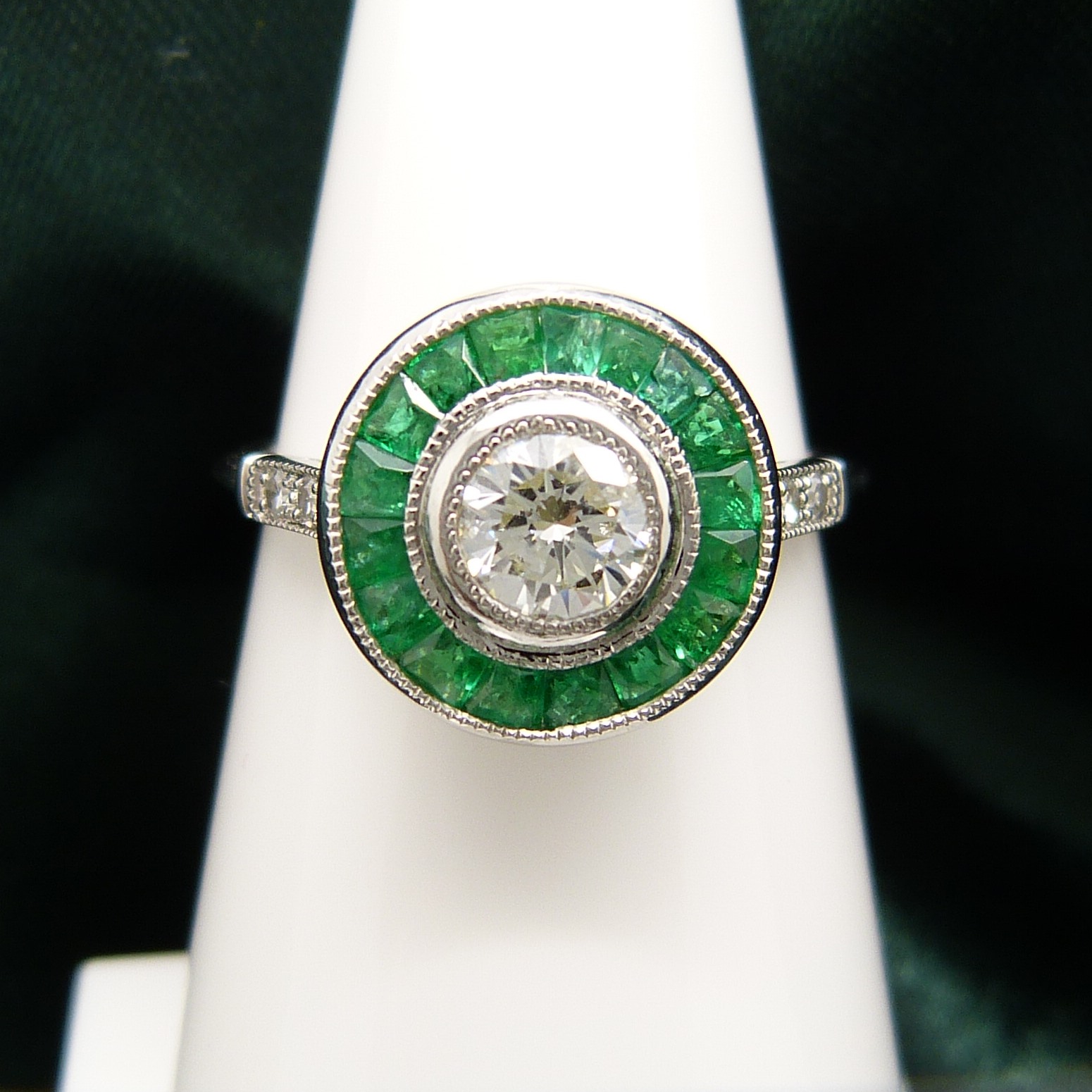 A target-style ring set with round brilliant-cut diamonds and emeralds, platinum - Image 2 of 6