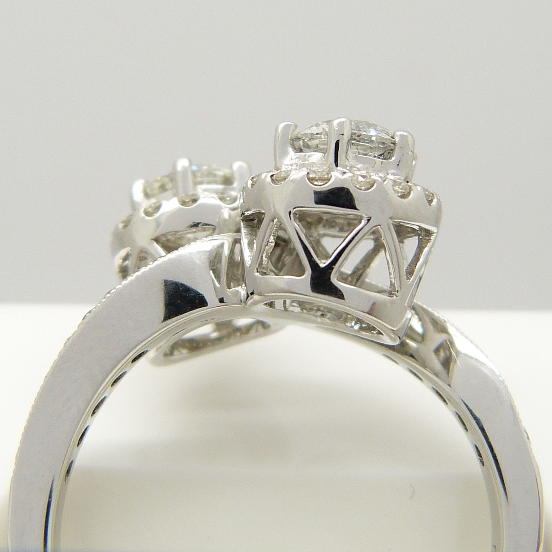 18ct white gold diamond crossover cluster ring. Diamonds 1.27 carats - Image 5 of 6