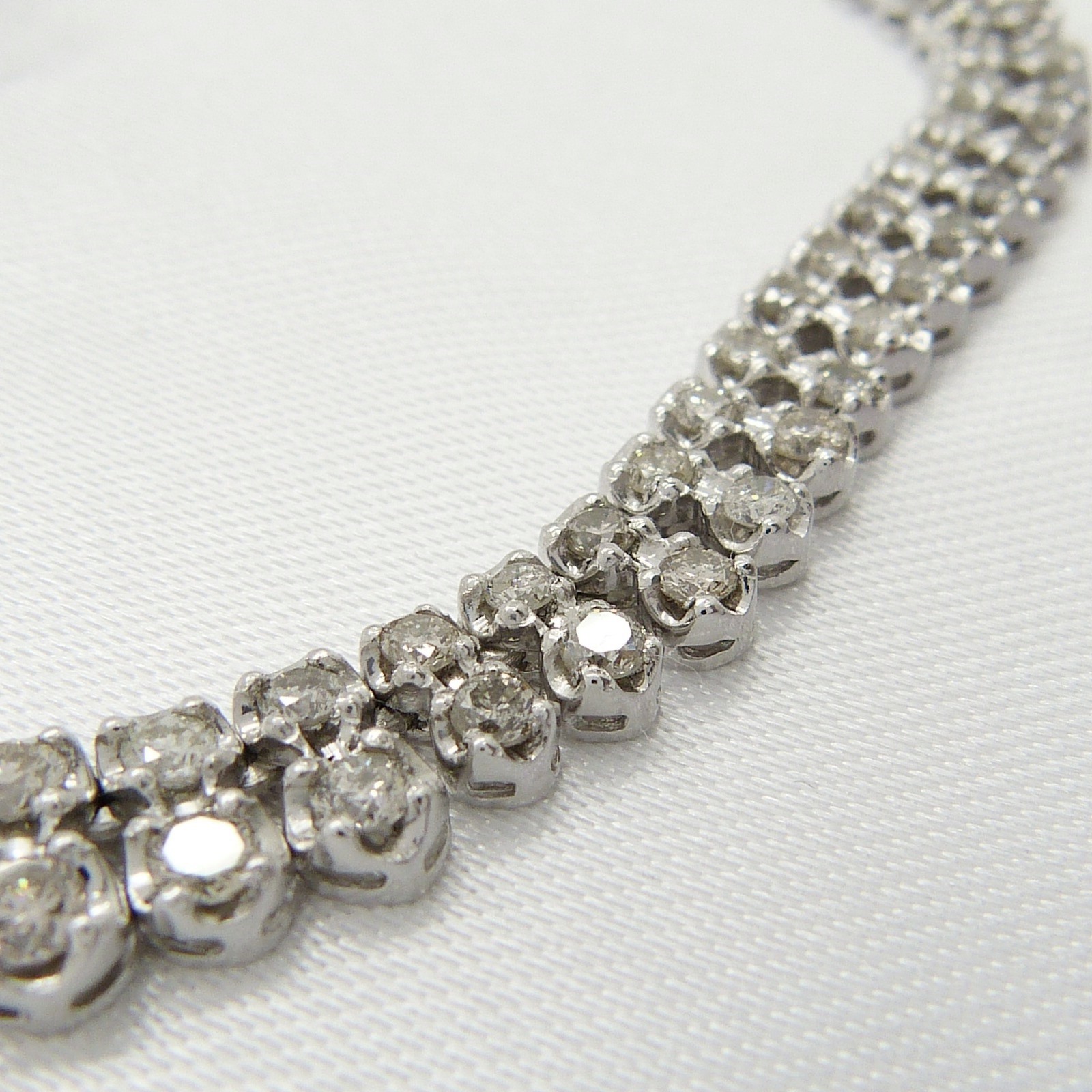 A superb, weighty 5.08 carat diamond Riviere double droplet-style necklace in platinum, boxed - Image 9 of 11