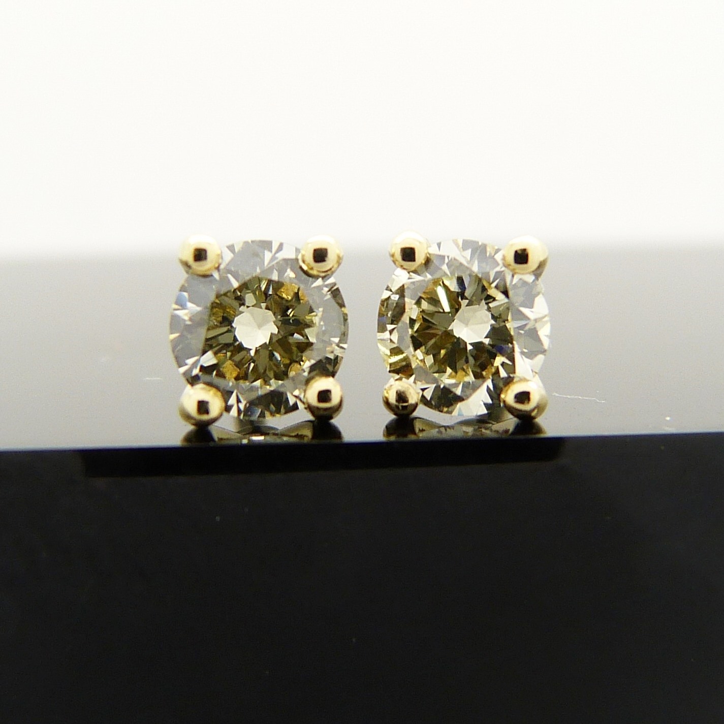 0.51 carat diamond ear studs in 18ct yellow gold, boxed - Image 2 of 6
