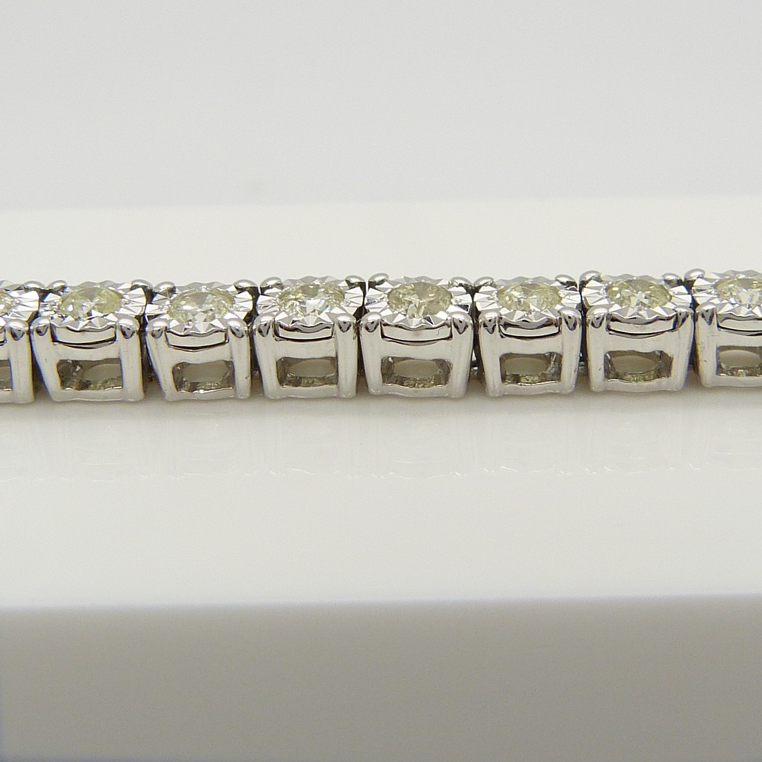 2.00 carat natural diamond-set 18ct white gold line bracelet, boxed - Image 5 of 7