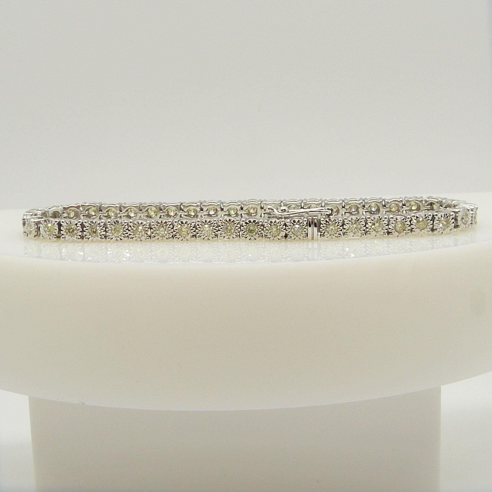 2.00 carat natural diamond-set 18ct white gold line bracelet, boxed - Image 3 of 7