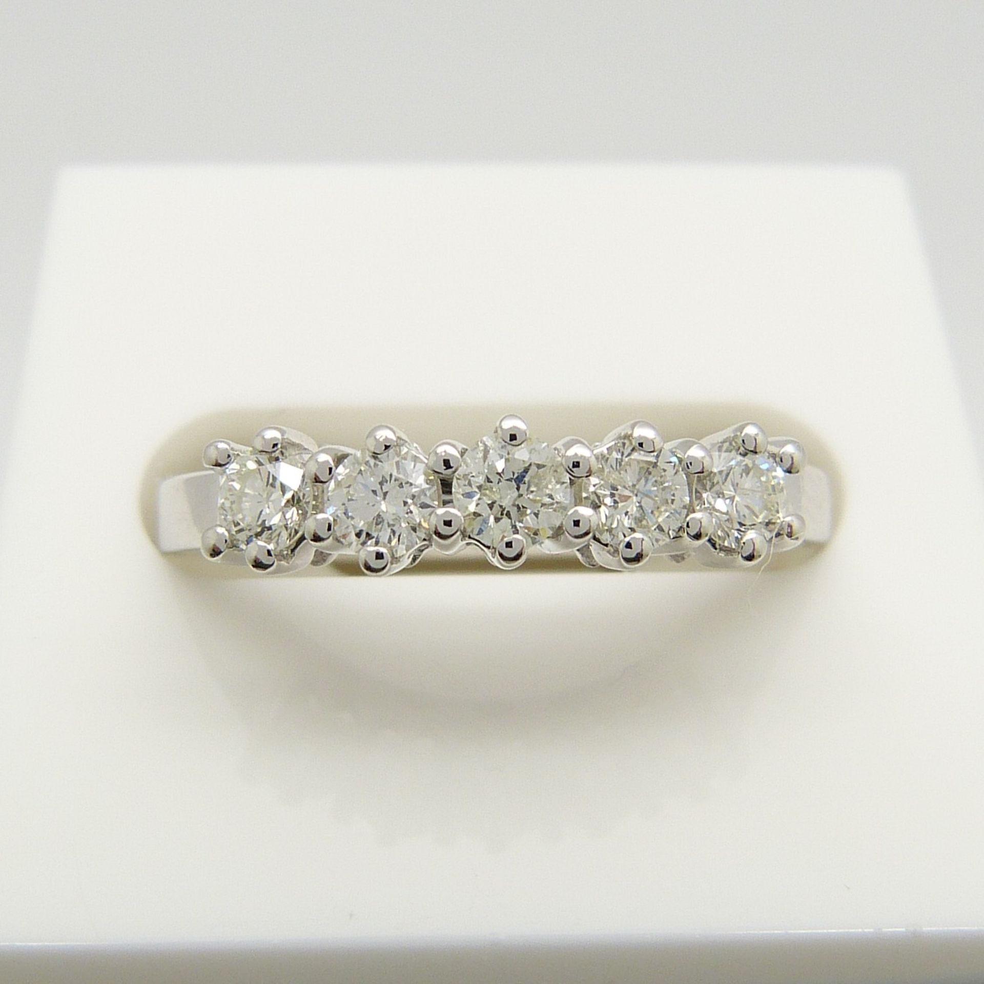 An 18ct white gold 0.50 carat 5-stone diamond ring - Image 2 of 6