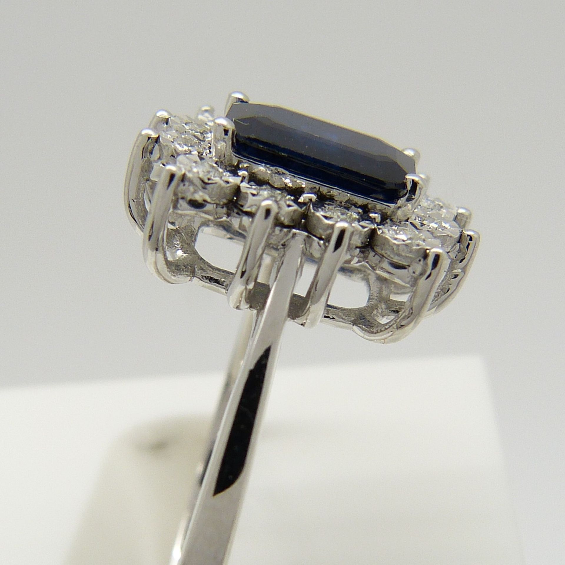 A rectangular treated 0.85 carat sapphire and diamond cluster ring in 9ct white gold - Image 6 of 7