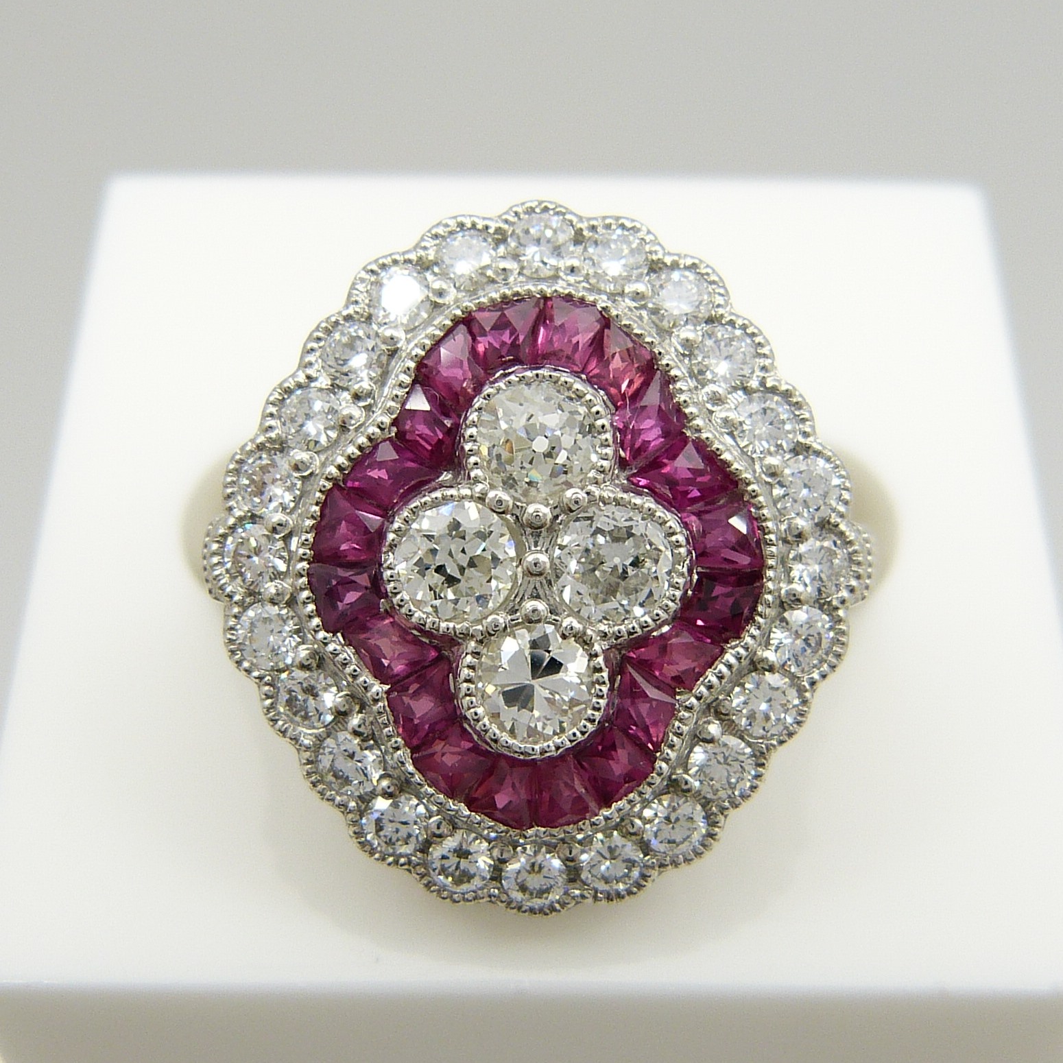 A large and stylish quatrefoil-shaped platinum ruby and old-cut diamond cocktail ring - Image 2 of 5