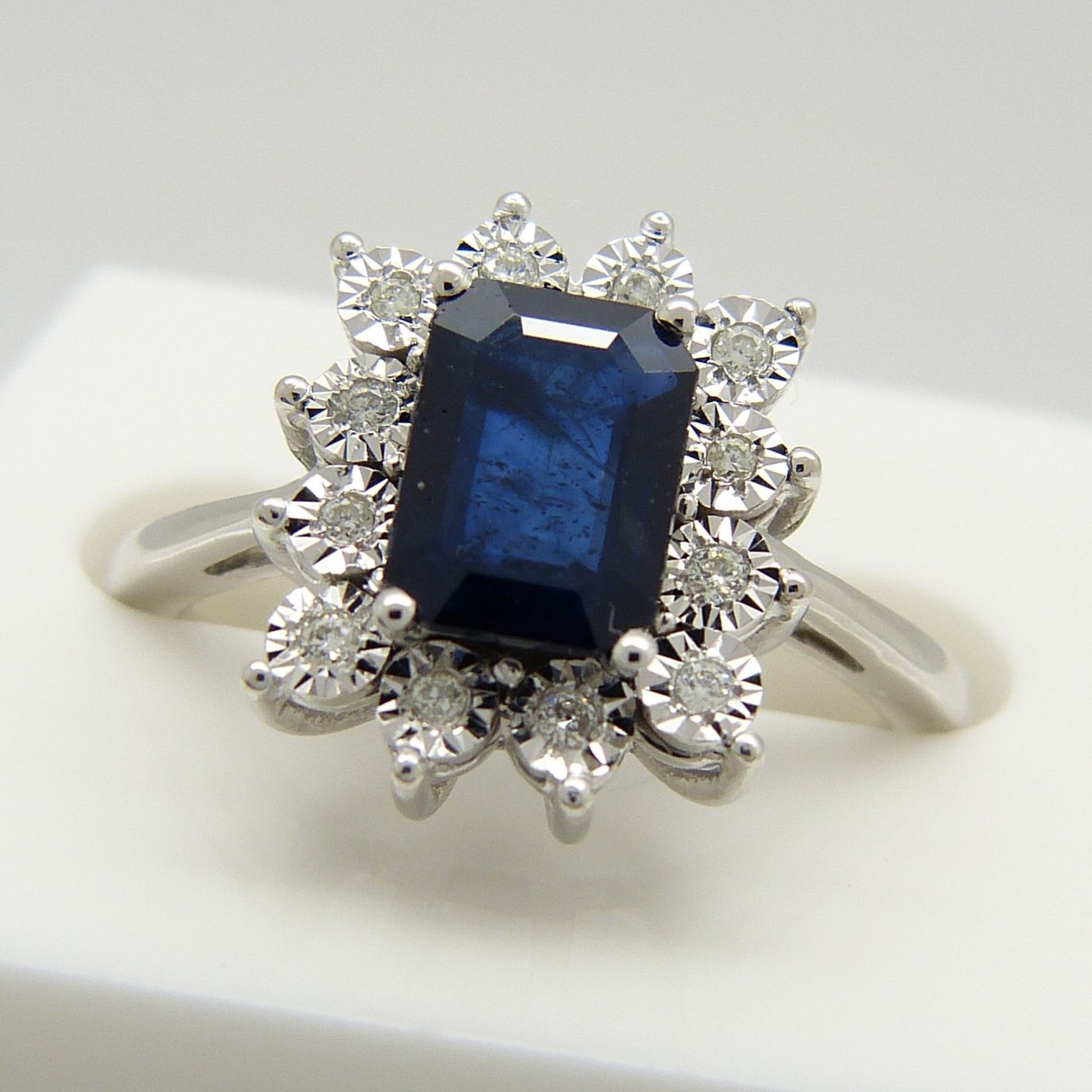 A rectangular treated 0.85 carat sapphire and diamond cluster ring in 9ct white gold - Image 5 of 7