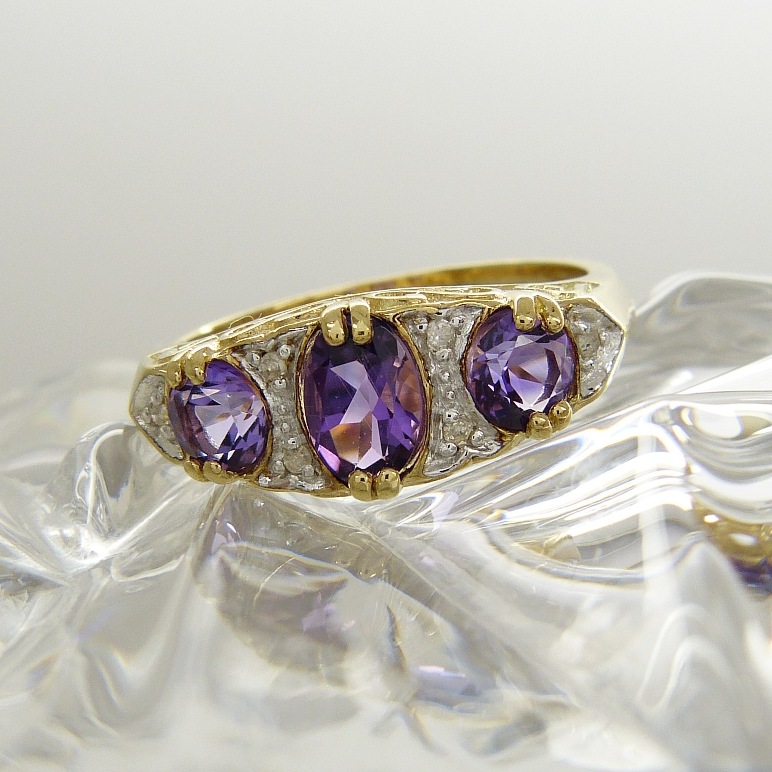 A Victorian-style dress ring set with amethysts and diamonds in 9ct yellow gold - Image 3 of 8