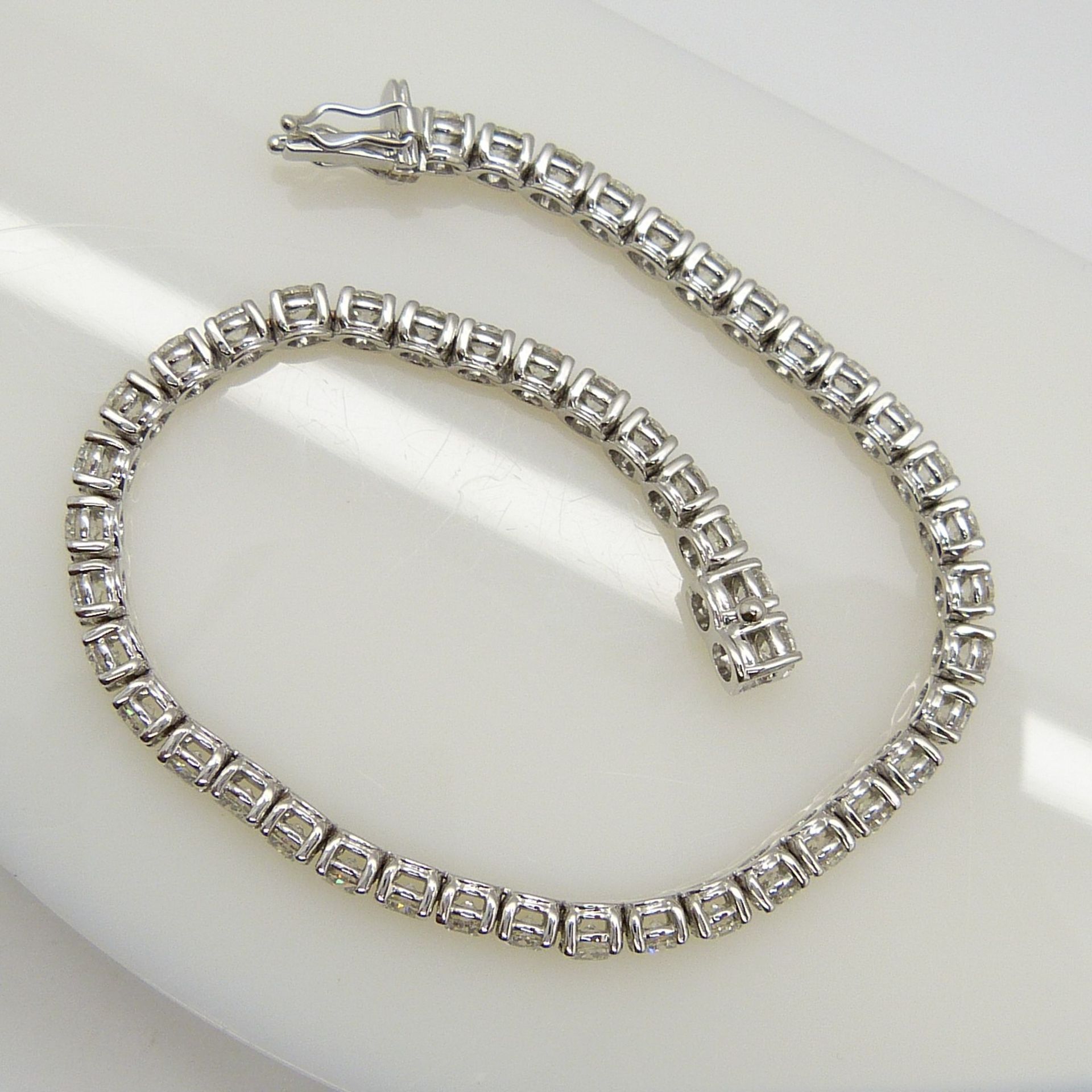 A stunning 7.25 carat diamond line bracelet in 18ct white gold, boxed - Image 8 of 9