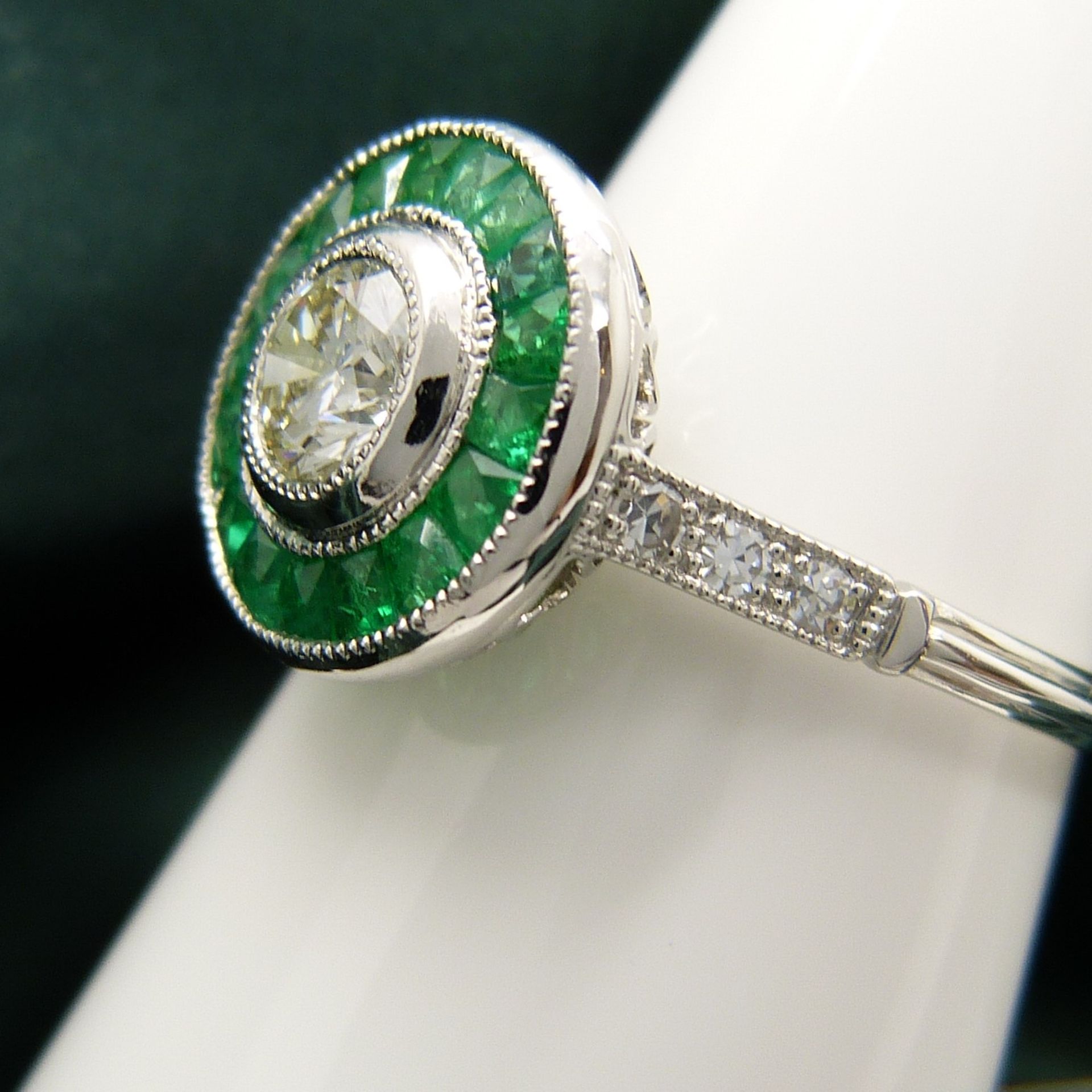A target-style ring set with round brilliant-cut diamonds and emeralds, platinum - Image 4 of 6