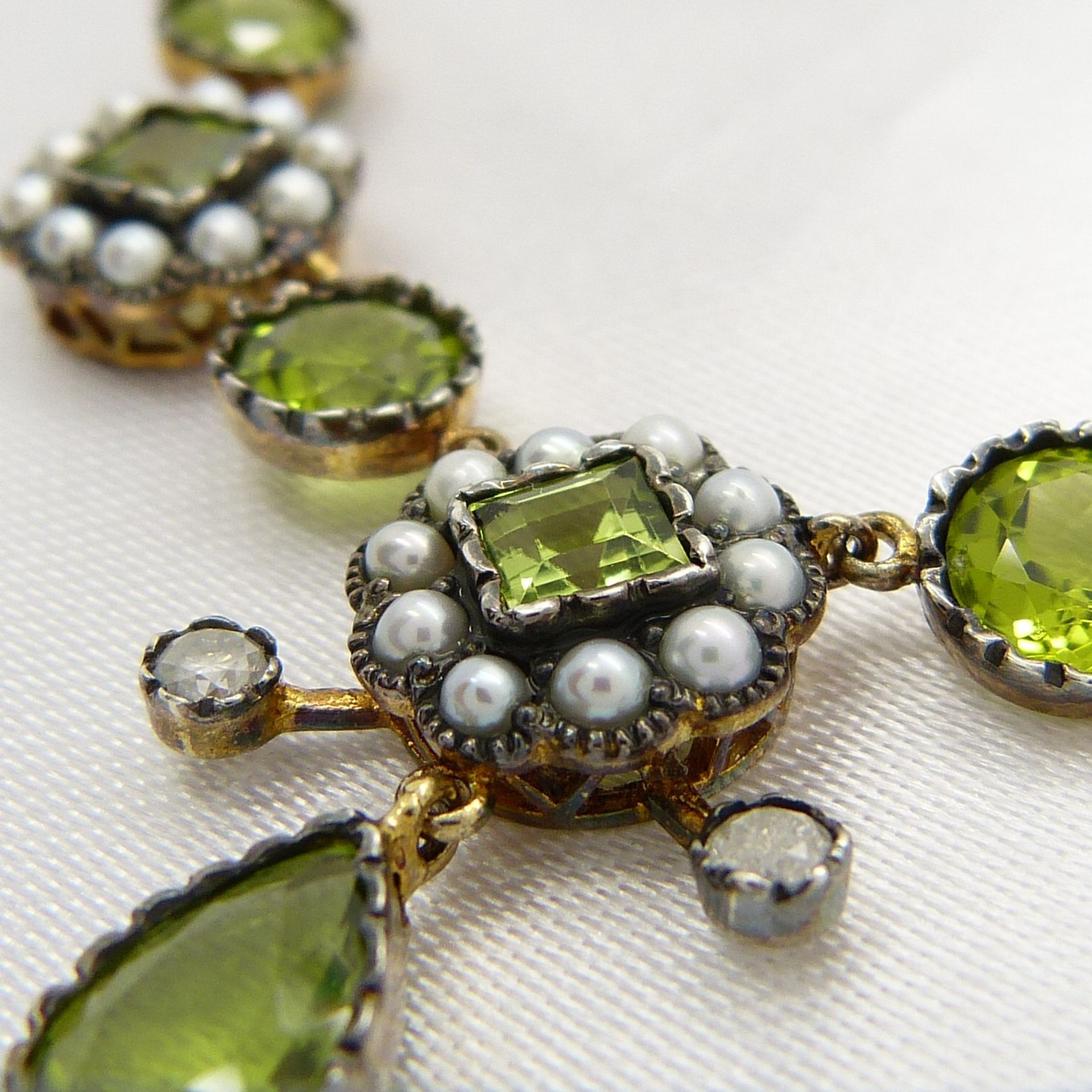 Vintage-style peridot, seed pearl and diamond necklace, boxed - Image 3 of 5