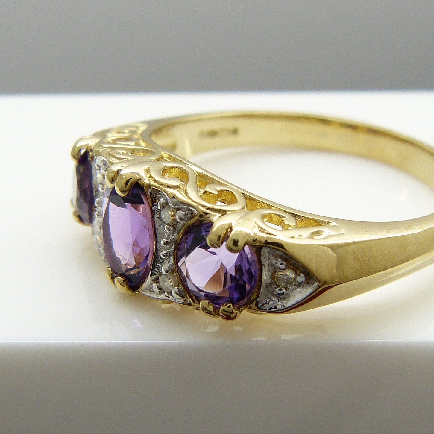 A Victorian-style dress ring set with amethysts and diamonds in 9ct yellow gold - Image 5 of 8