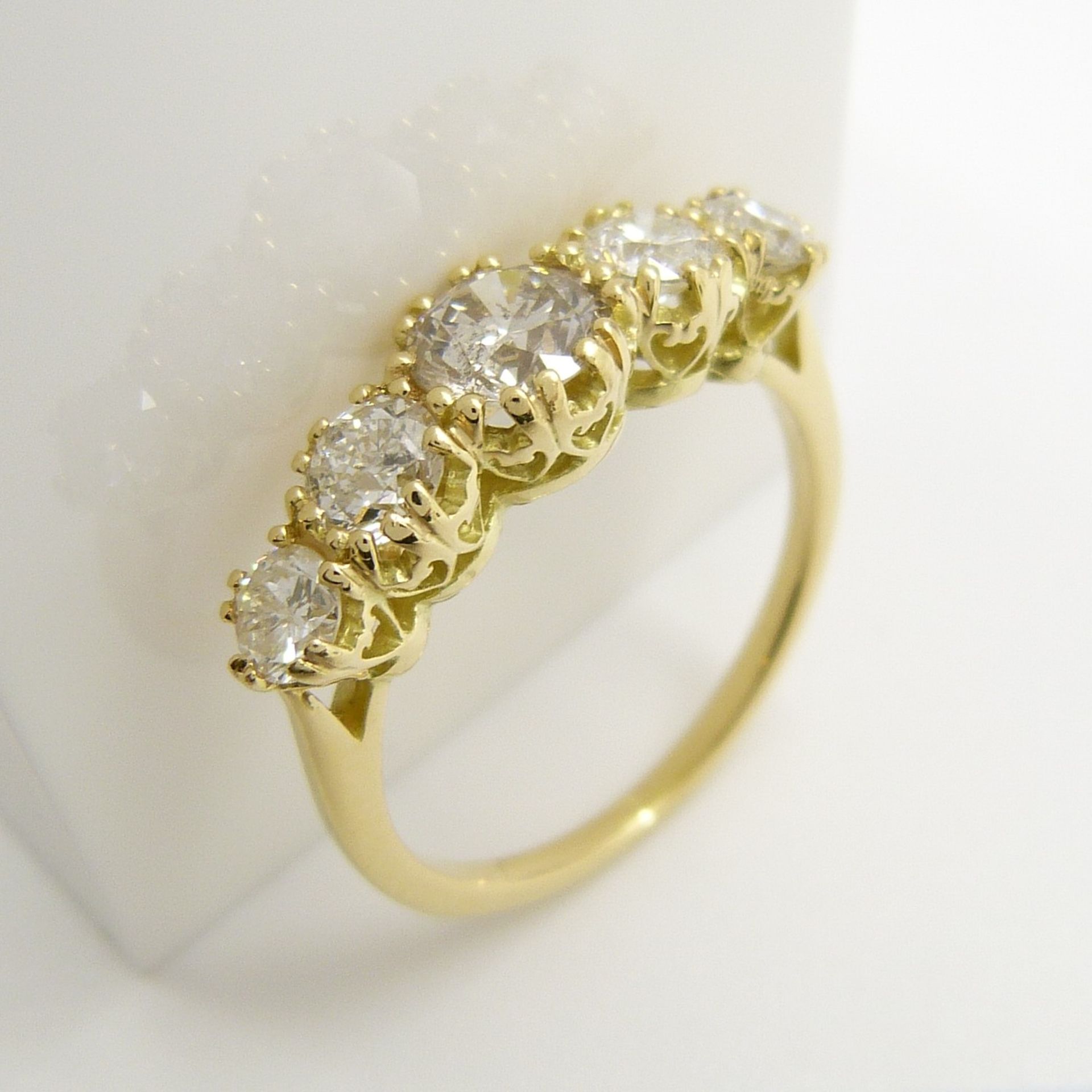 Victorian-style 18ct yellow gold 1.59 carat graduated diamond 5-stone ring with WGI certificate - Image 5 of 8