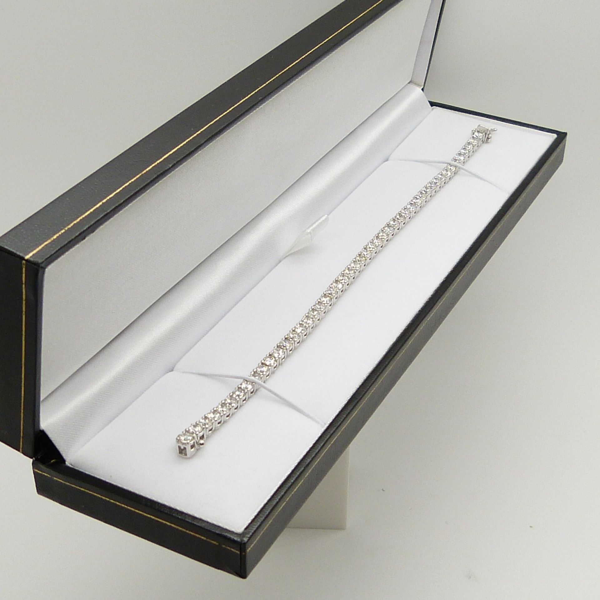 A stunning 7.25 carat diamond line bracelet in 18ct white gold, boxed - Image 7 of 9
