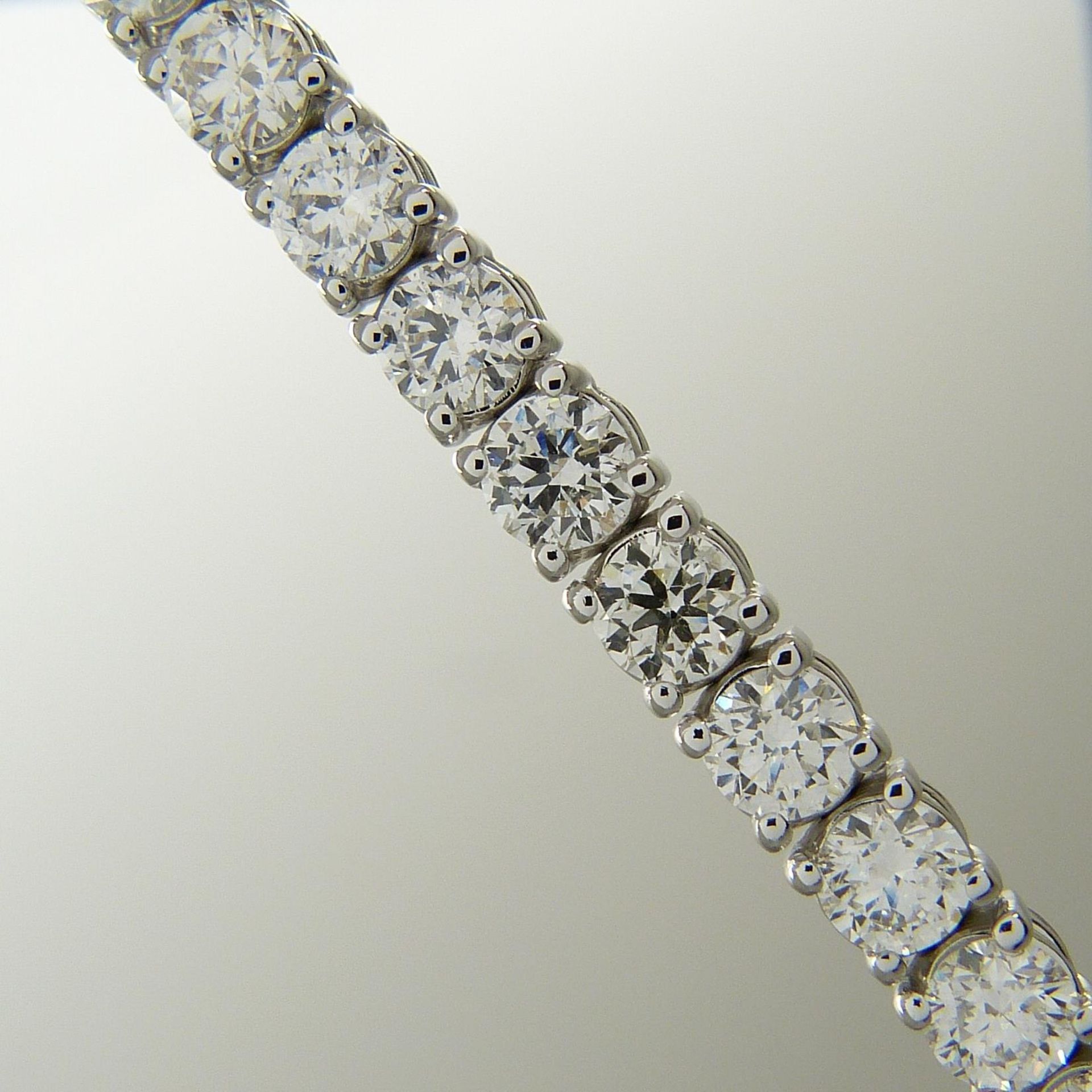 A stunning 7.25 carat diamond line bracelet in 18ct white gold, boxed - Image 3 of 9