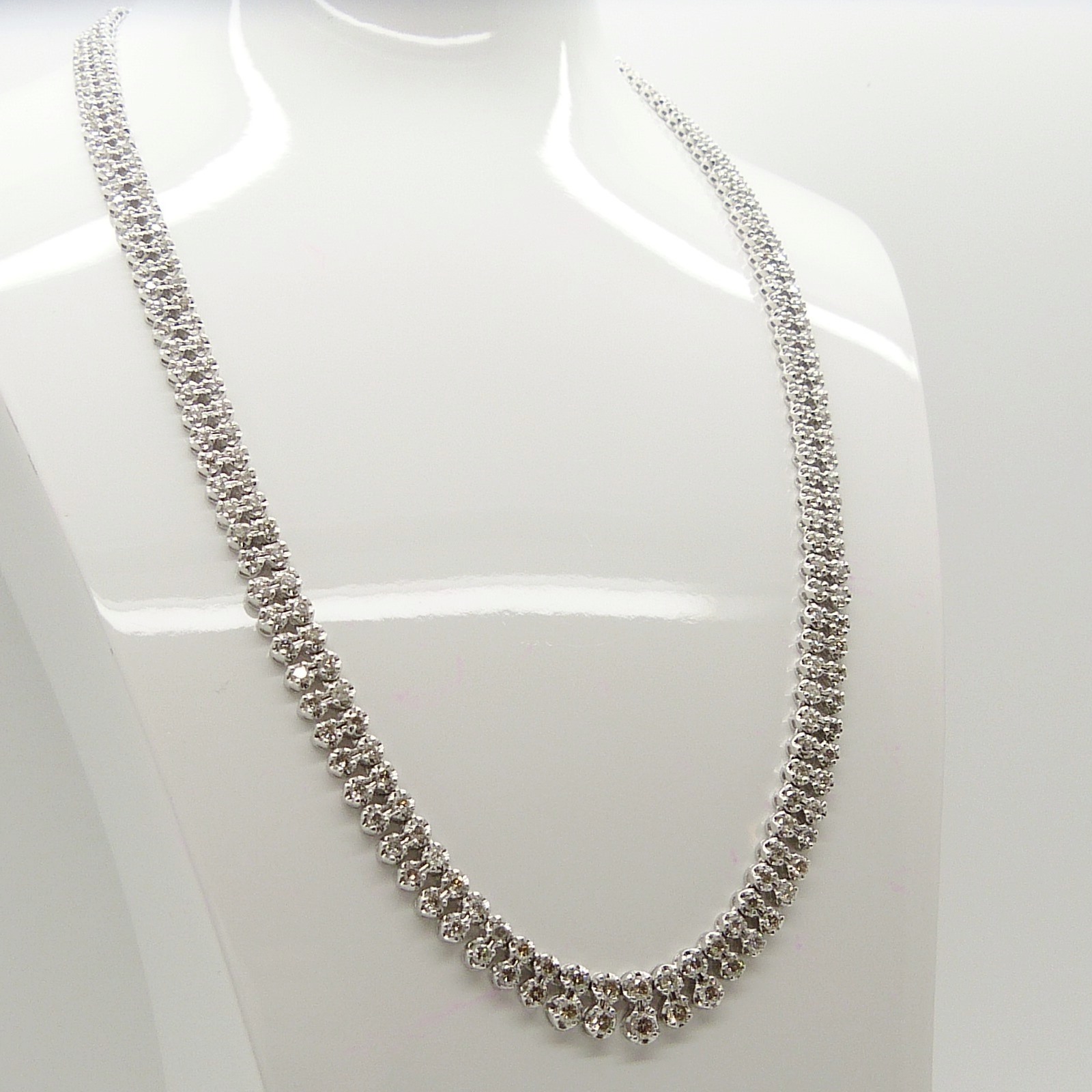 A superb, weighty 5.08 carat diamond Riviere double droplet-style necklace in platinum, boxed - Image 3 of 11