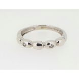 14ct (585) White Gold & Diamond Five Bead Ring