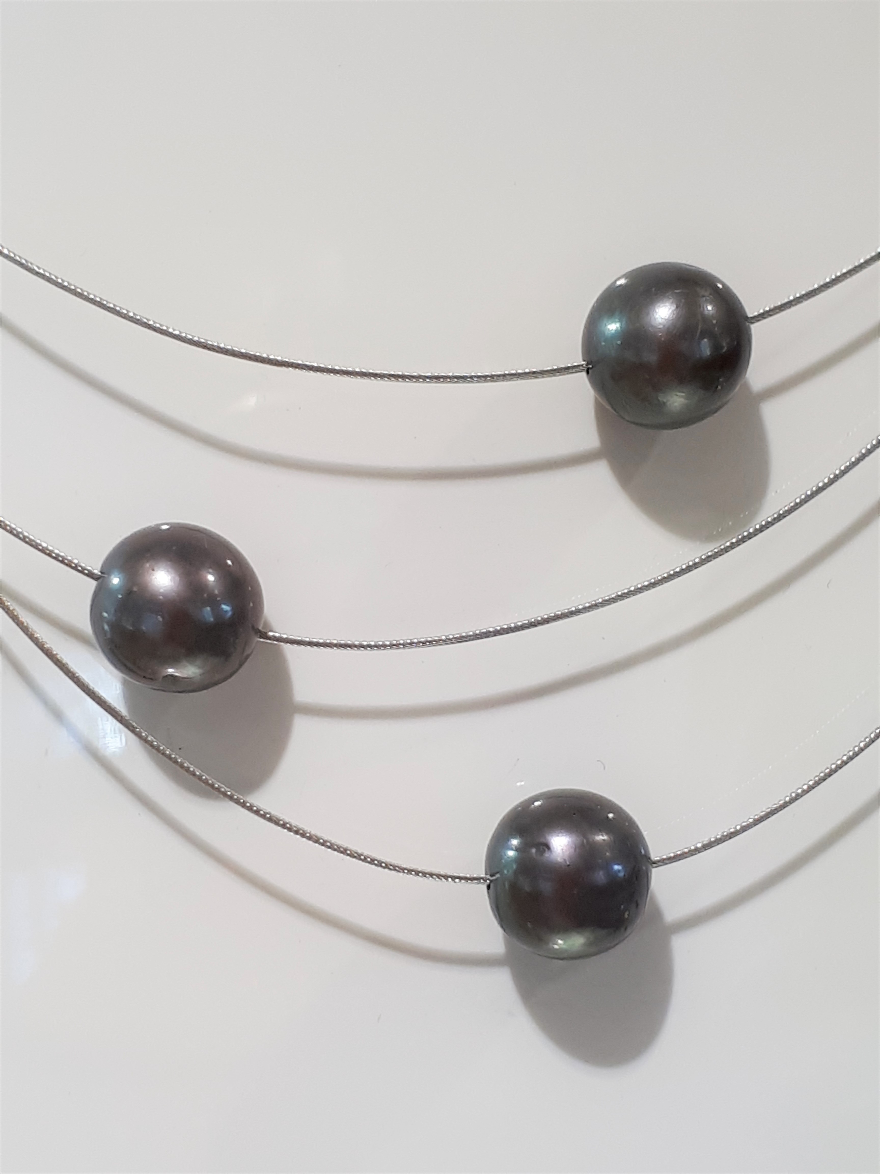 14ct (585) White Gold Triple Cable Black Pearl Necklace - Image 2 of 5