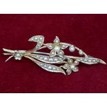 15ct (585) Yellow Gold Seed Pearl Flower Brooch