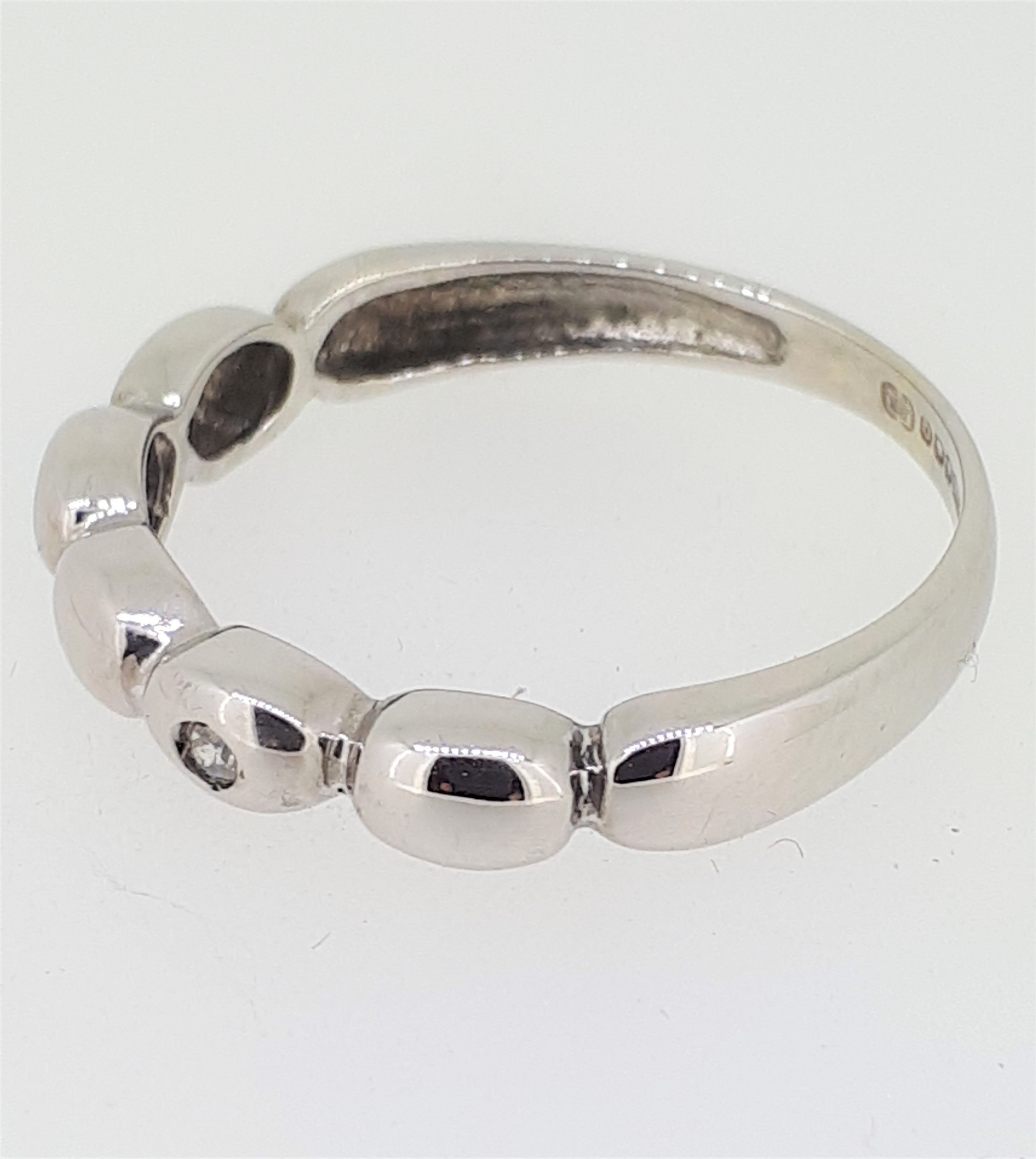 14ct (585) White Gold & Diamond Five Bead Ring - Image 3 of 6