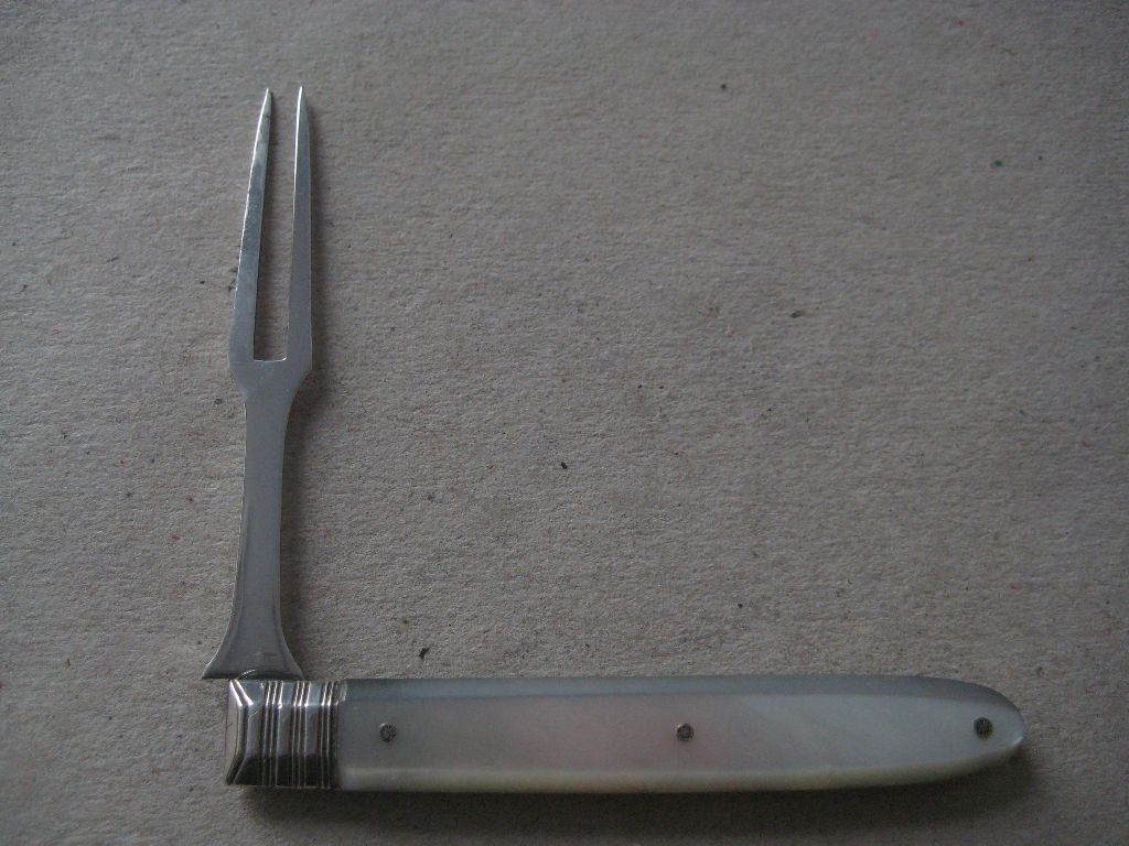 Rare George III Mother of Pearl Hafted Silver Bladed Folding Fruit Knife and Fork - Image 4 of 11