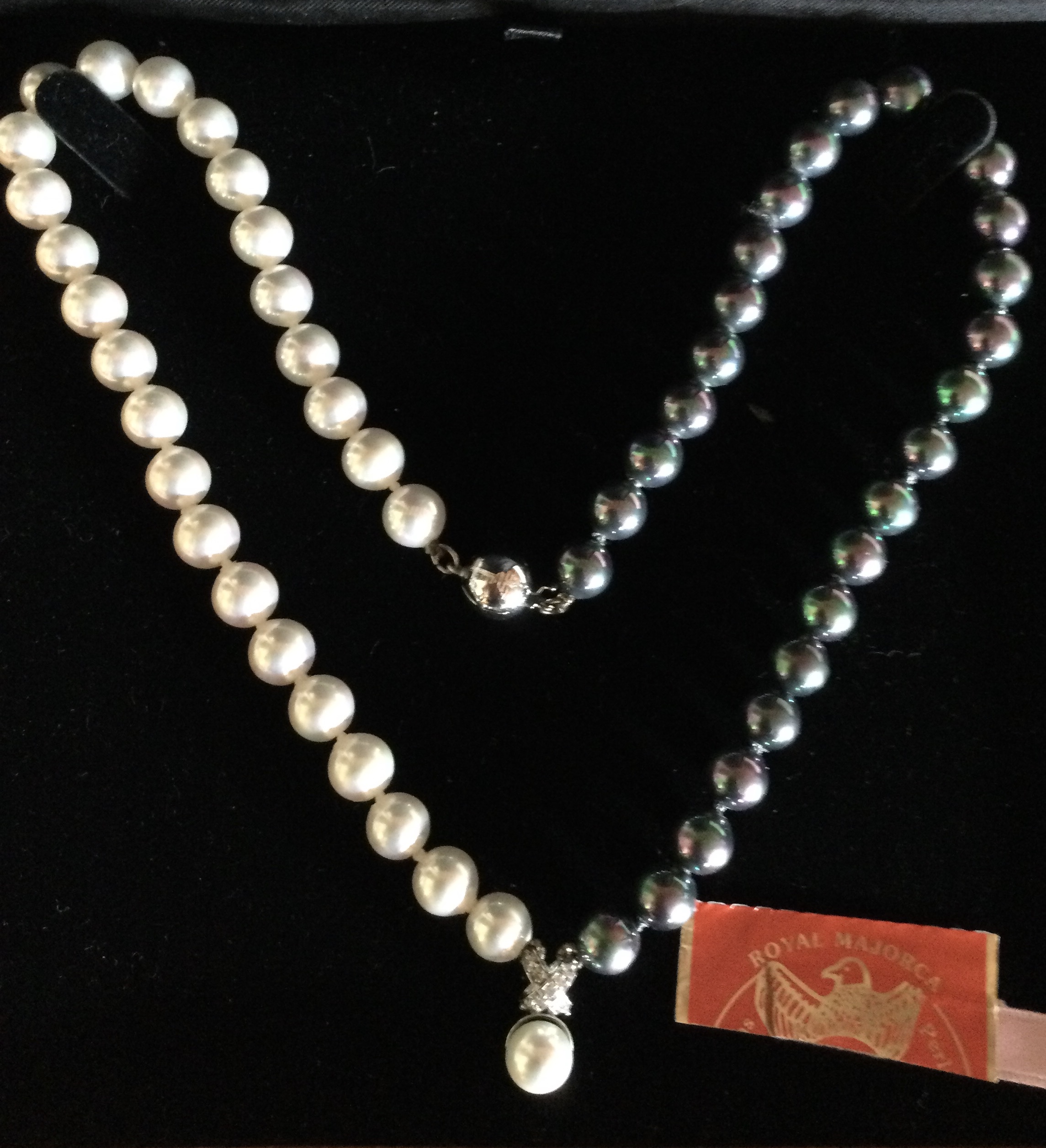 Vintage unusual pearls criss cross design Royal Majorca Necklace white and grey - Image 4 of 6