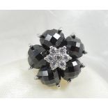 Flower-shaped onyx silver ring.