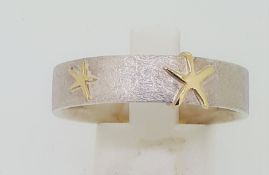 RRP £290 - Silver Scratch Finish Ring with 18ct (750) Yellow Gold Starfish Design