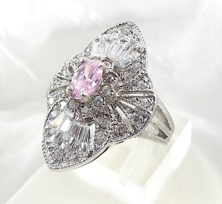 Beautiful Silver ring set with pink stone - Image 2 of 5
