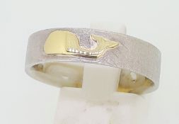 RRP £290 - Silver Scratch Design Ring with 18ct (750) Yellow Gold Whale