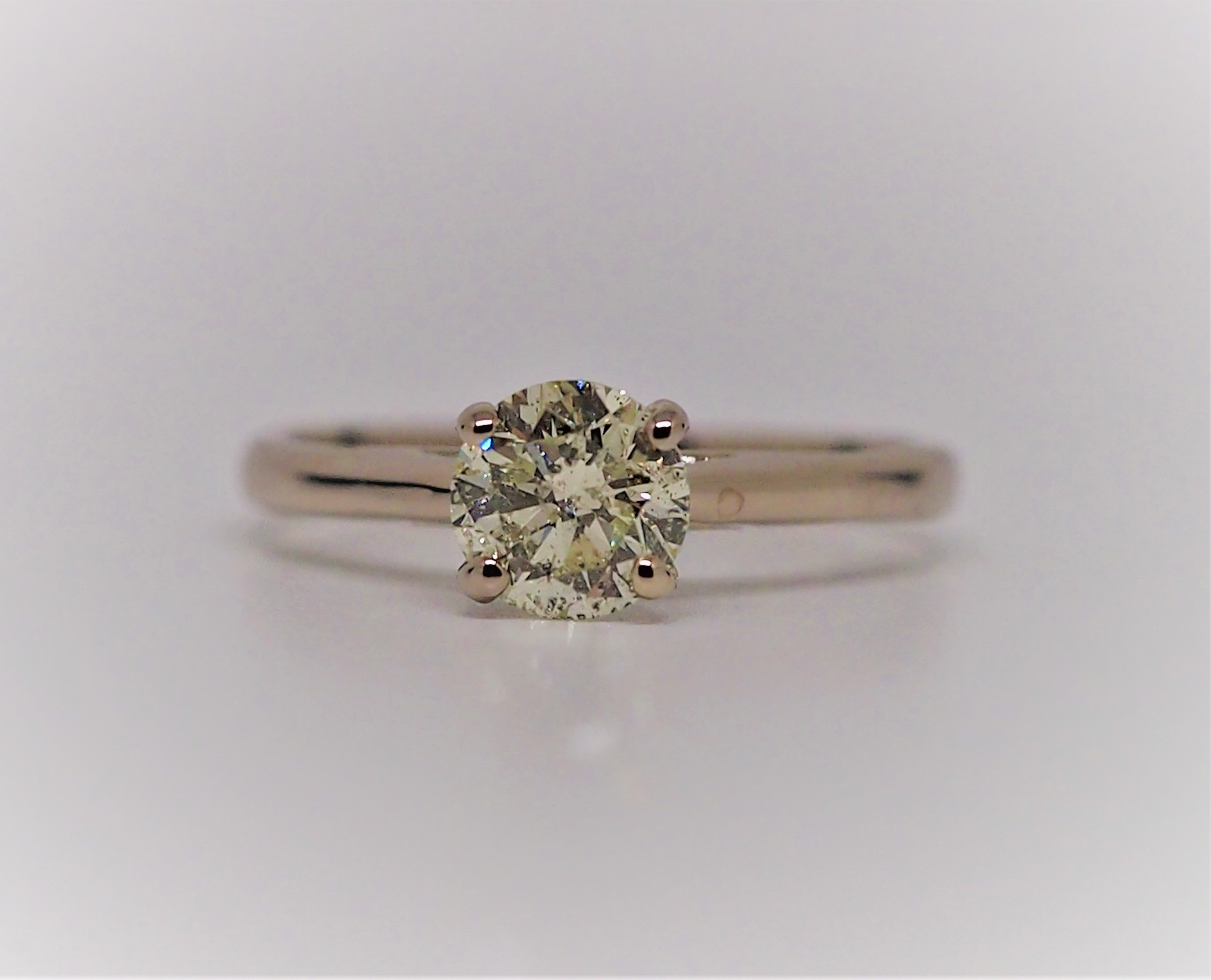 Certified 0.95 ct , 6.22 mm SI2 White Natural Diamond Ring set in 18K Gold - Image 4 of 8