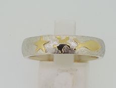 RRP £290 - Silver Scratch Finish Ring with 18ct (750) Yellow Gold Starfish/Turtle/Fish Design