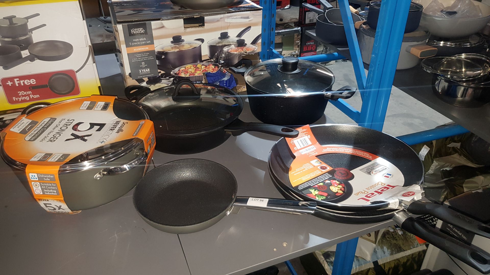 6 Items : Mixed Pan Set To Include 2 X Tefal Classic 32cm Frying Pan & 1 X Scoville Pro Never Sti