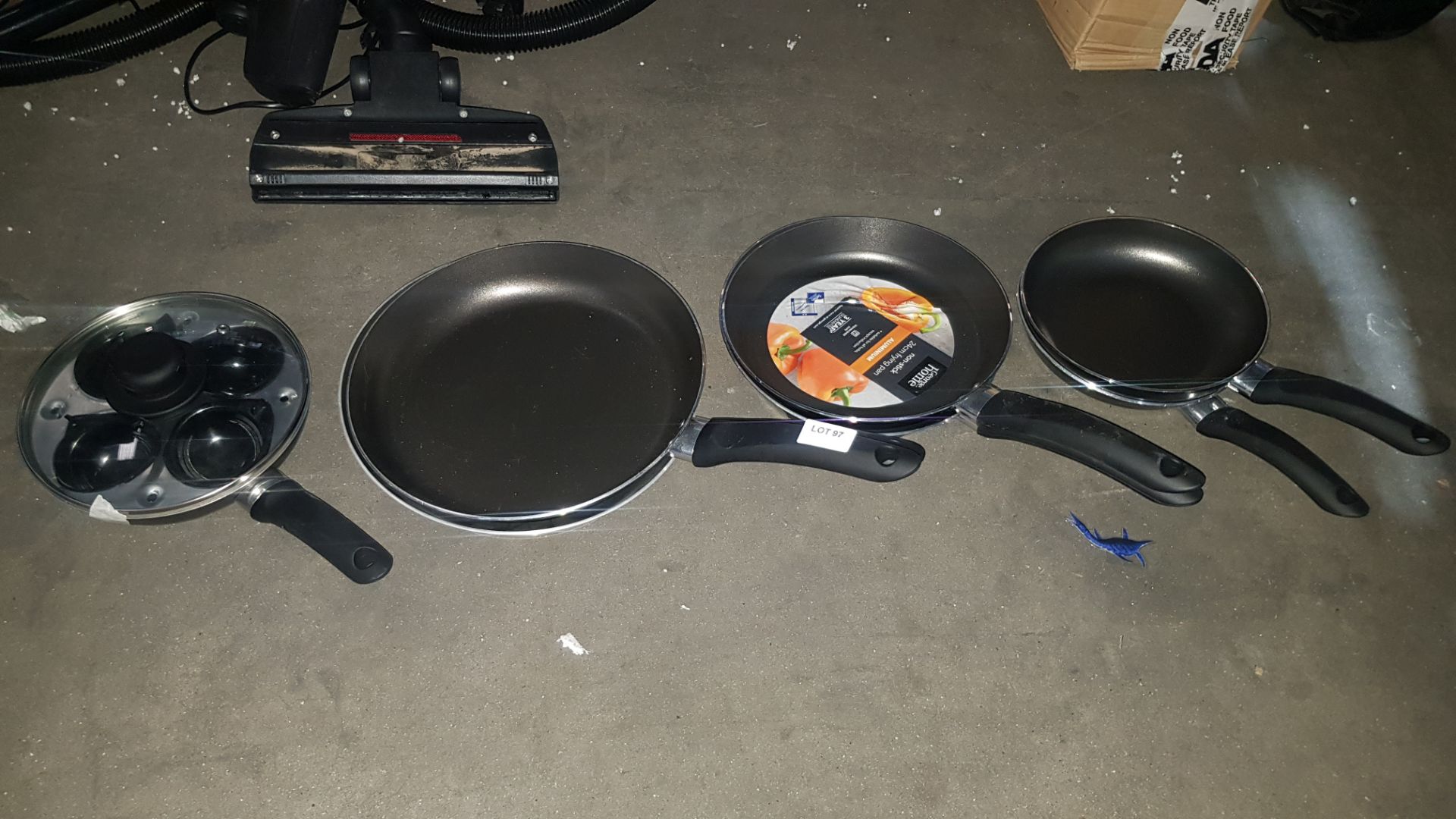 7 Items : 6 X Mixed Size Non tick Frying Pans & 1 X Egg Poacher Pan