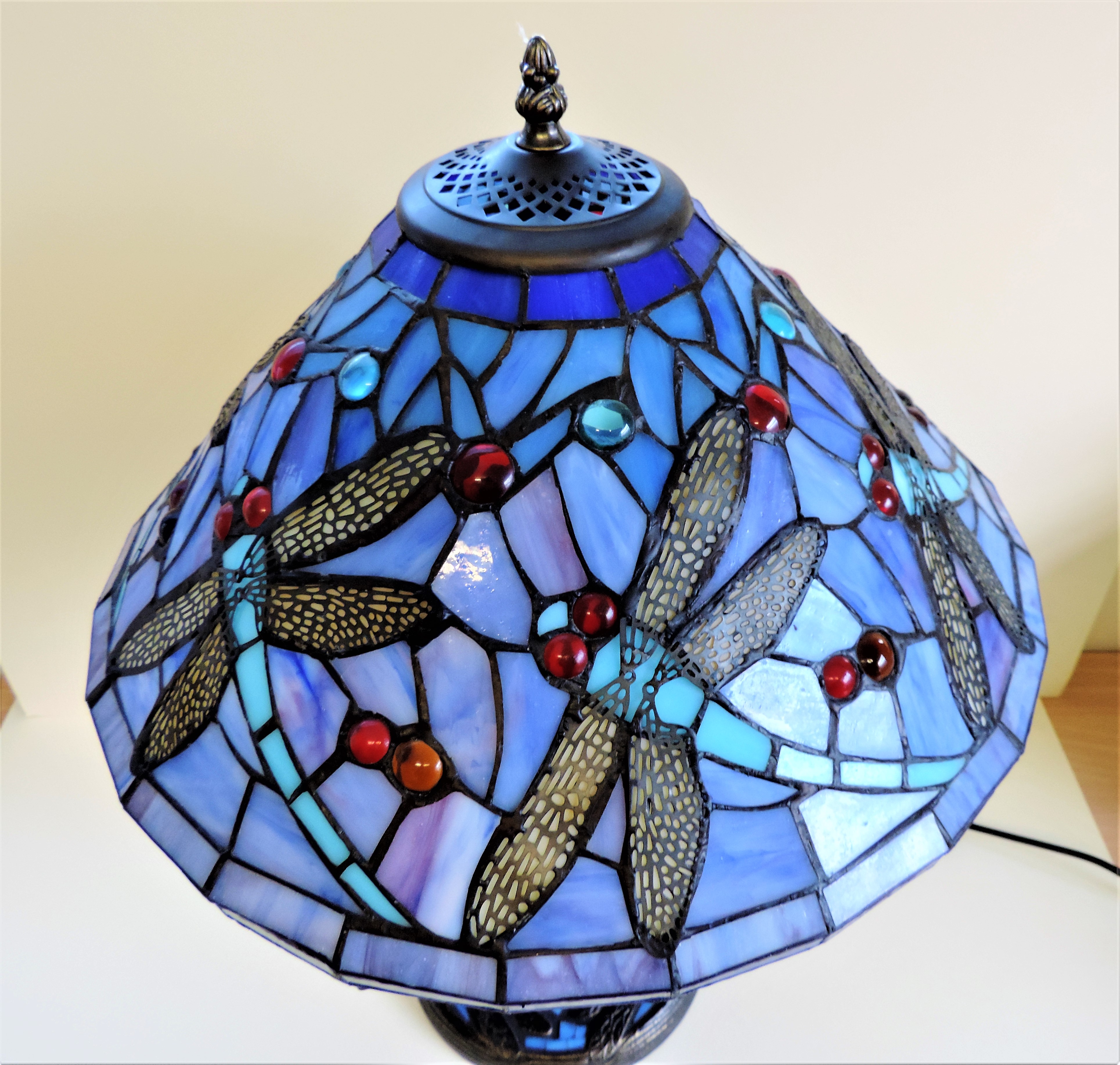22inch Tall Dragonfly Tiffany Lamp - Image 2 of 6